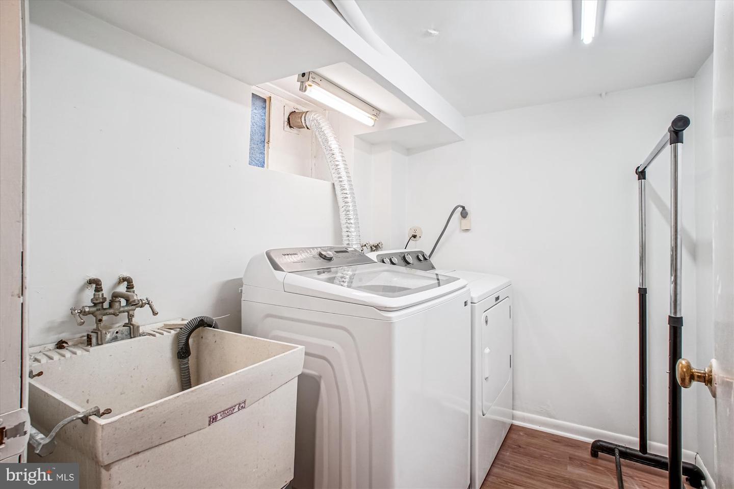 6055 N MORGAN ST, ALEXANDRIA, Virginia 22312, 3 Bedrooms Bedrooms, 6 Rooms Rooms,2 BathroomsBathrooms,Residential,For sale,6055 N MORGAN ST,VAAX2047934 MLS # VAAX2047934