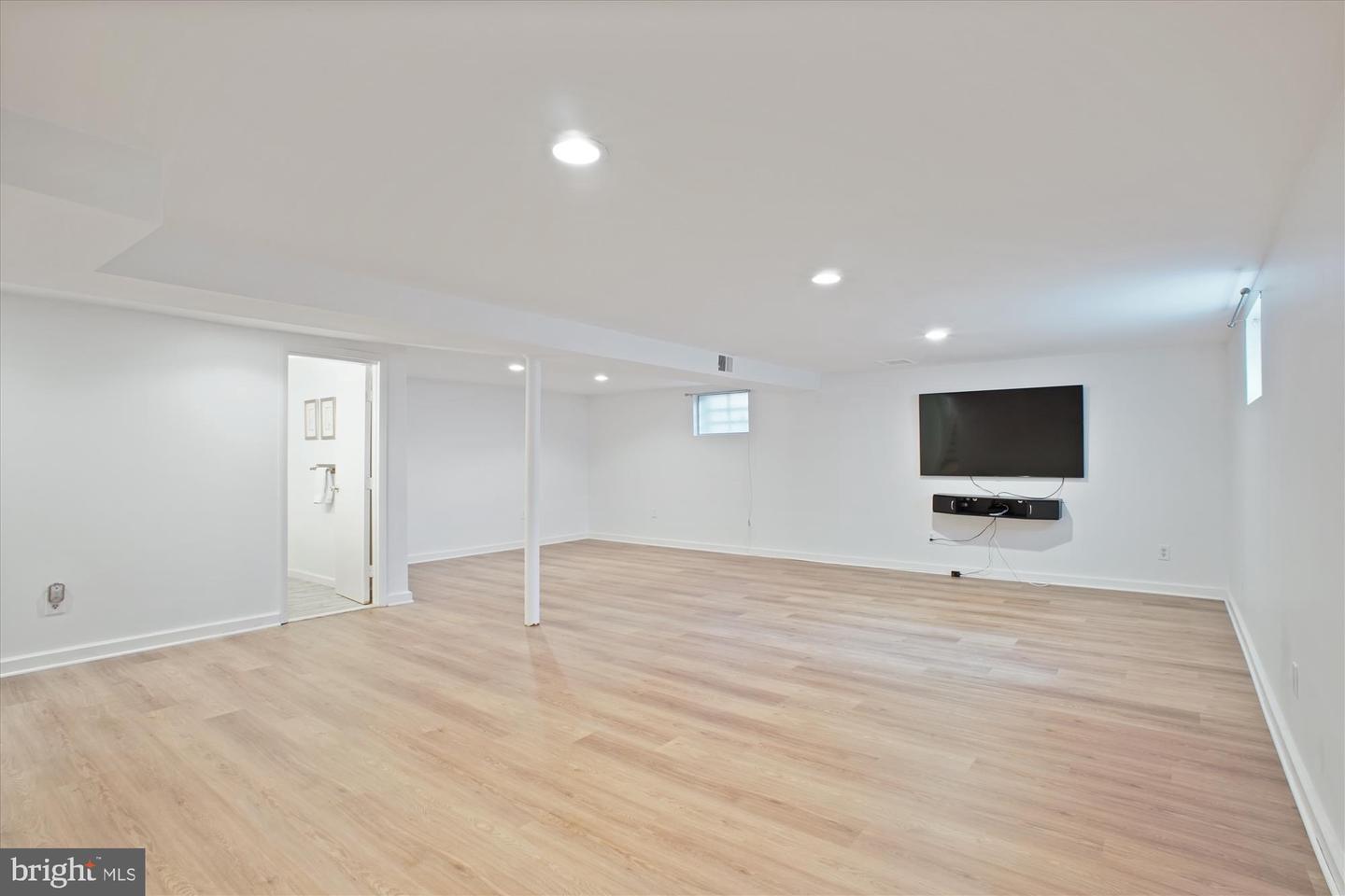 6055 N MORGAN ST, ALEXANDRIA, Virginia 22312, 3 Bedrooms Bedrooms, 6 Rooms Rooms,2 BathroomsBathrooms,Residential,For sale,6055 N MORGAN ST,VAAX2047934 MLS # VAAX2047934
