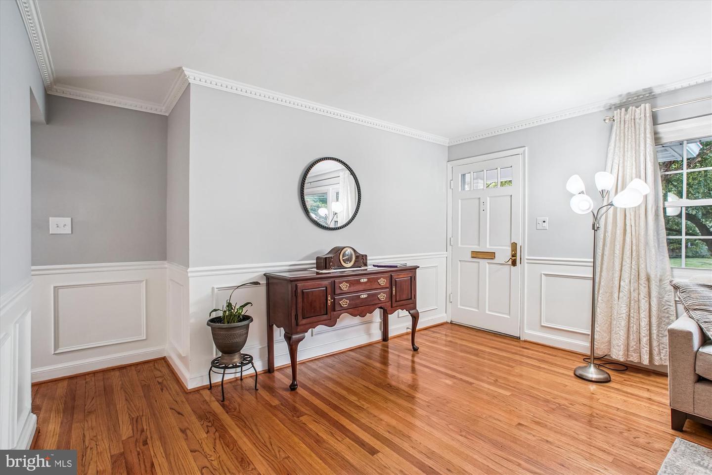 6055 N MORGAN ST, ALEXANDRIA, Virginia 22312, 3 Bedrooms Bedrooms, 6 Rooms Rooms,2 BathroomsBathrooms,Residential,For sale,6055 N MORGAN ST,VAAX2047934 MLS # VAAX2047934