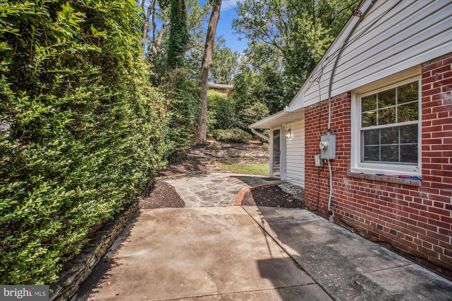 6055 N MORGAN ST, ALEXANDRIA, Virginia 22312, 3 Bedrooms Bedrooms, 6 Rooms Rooms,2 BathroomsBathrooms,Residential,For sale,6055 N MORGAN ST,VAAX2047934 MLS # VAAX2047934