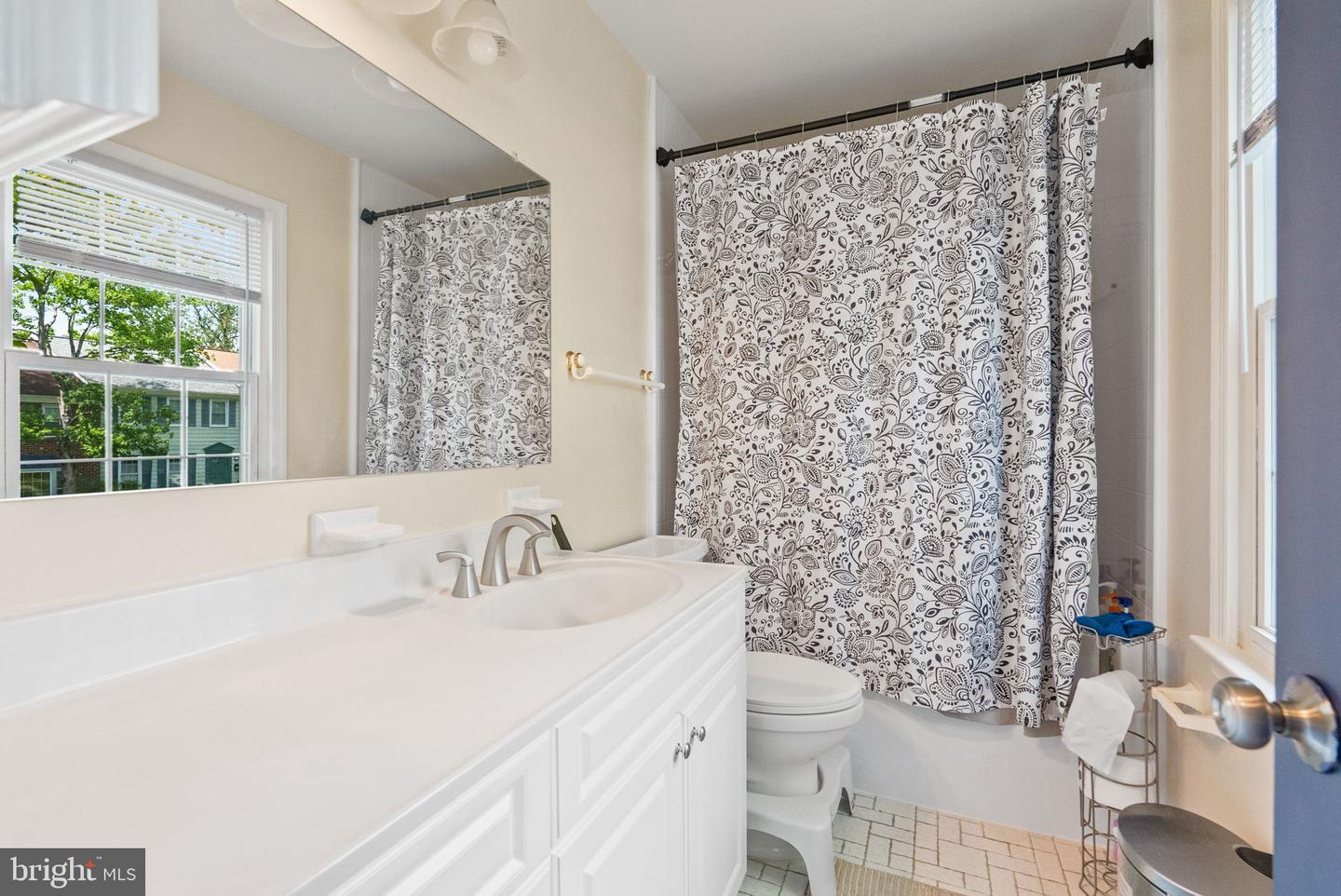5929 BERKSHIRE CT, ALEXANDRIA, Virginia 22303, 4 Bedrooms Bedrooms, ,3 BathroomsBathrooms,Residential,For sale,5929 BERKSHIRE CT,VAFX2258014 MLS # VAFX2258014