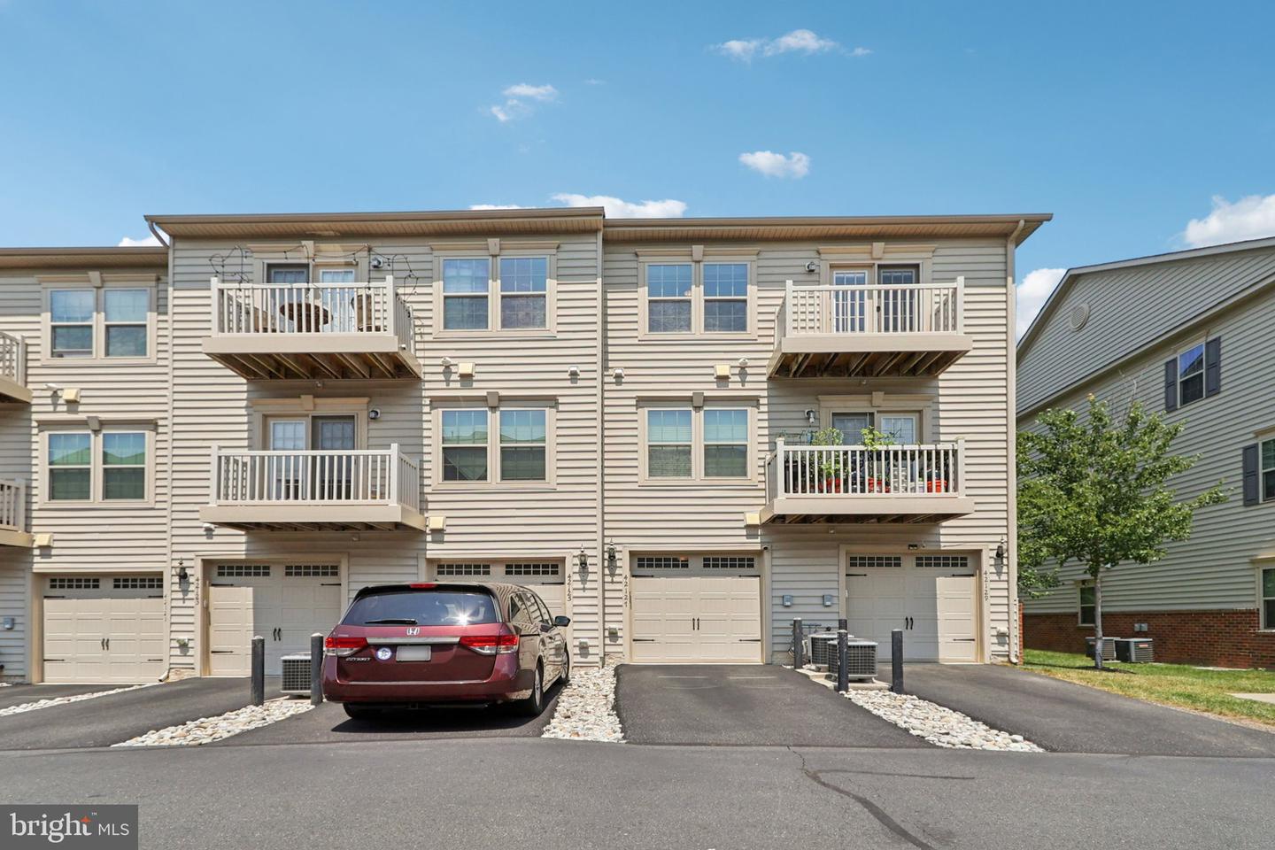 42127 PIEBALD SQ, ALDIE, Virginia 20105, 2 Bedrooms Bedrooms, 4 Rooms Rooms,2 BathroomsBathrooms,Residential,For sale,42127 PIEBALD SQ,VALO2103328 MLS # VALO2103328
