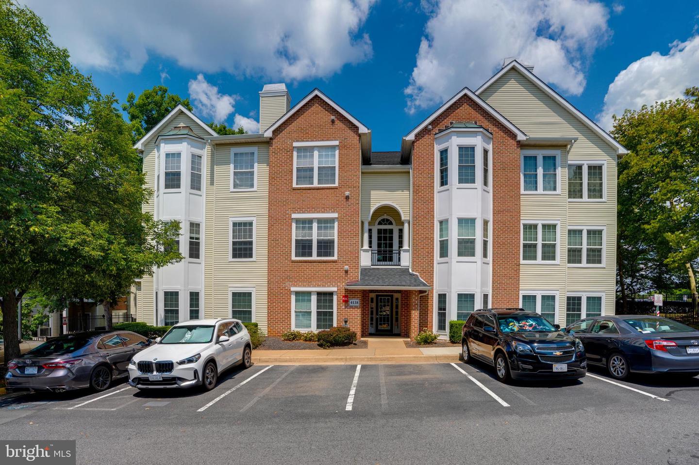 4138 FOUNTAINSIDE LN #A302, FAIRFAX, Virginia 22030, 3 Bedrooms Bedrooms, ,2 BathroomsBathrooms,Residential,For sale,4138 FOUNTAINSIDE LN #A302,VAFX2258158 MLS # VAFX2258158