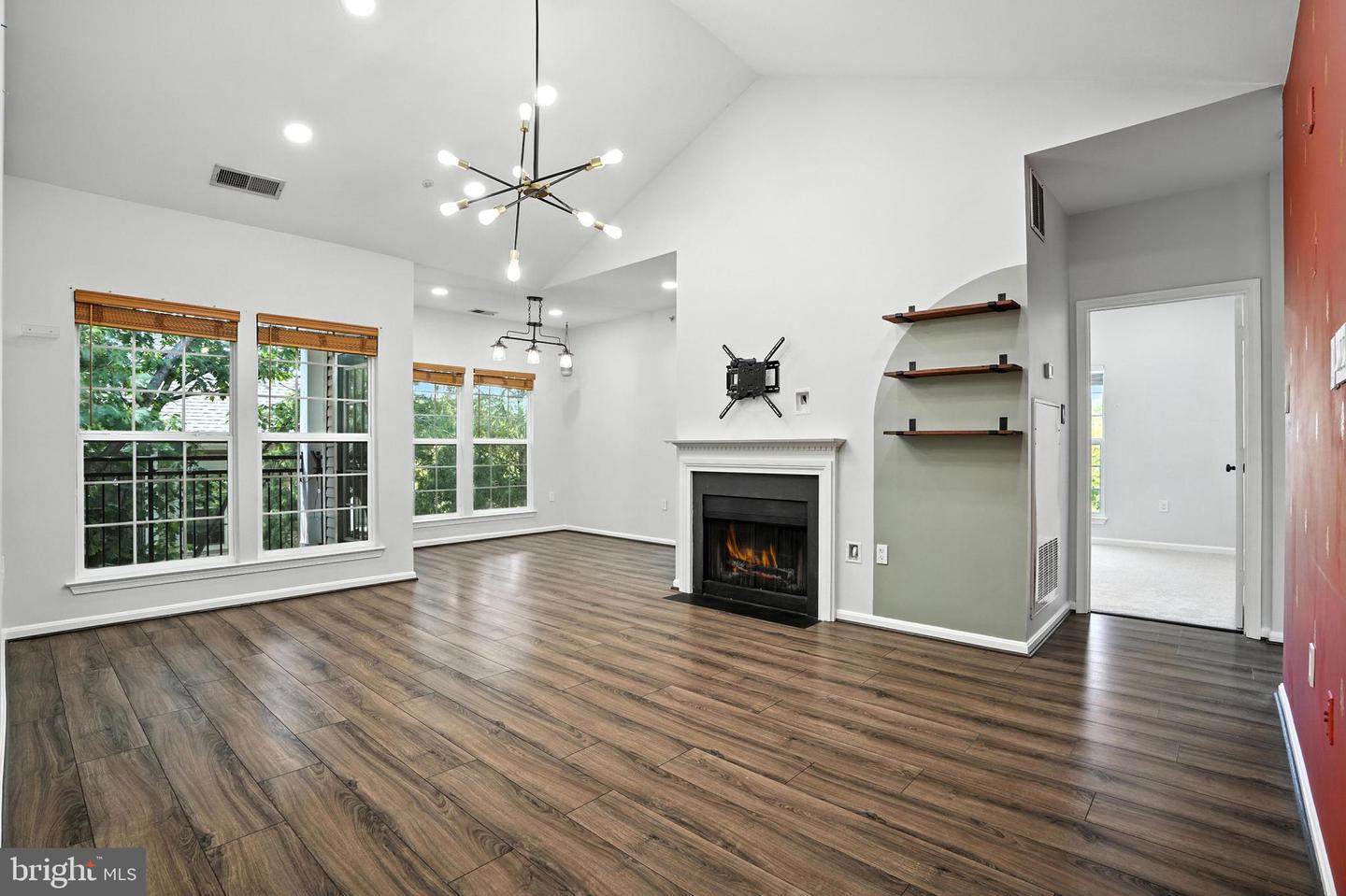 4138 FOUNTAINSIDE LN #A302, FAIRFAX, Virginia 22030, 3 Bedrooms Bedrooms, ,2 BathroomsBathrooms,Residential,For sale,4138 FOUNTAINSIDE LN #A302,VAFX2258158 MLS # VAFX2258158
