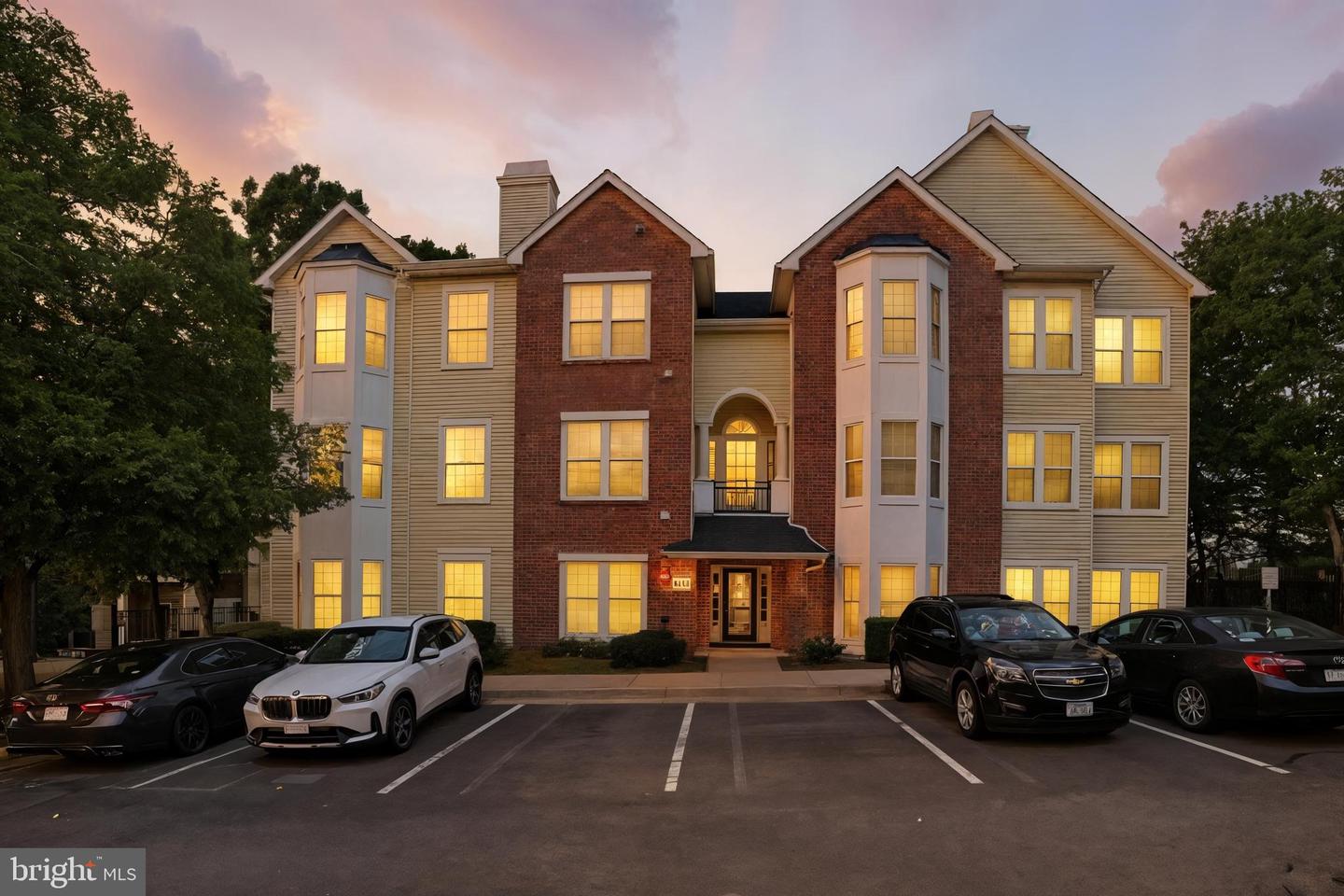 4138 FOUNTAINSIDE LN #A302, FAIRFAX, Virginia 22030, 3 Bedrooms Bedrooms, ,2 BathroomsBathrooms,Residential,For sale,4138 FOUNTAINSIDE LN #A302,VAFX2258158 MLS # VAFX2258158
