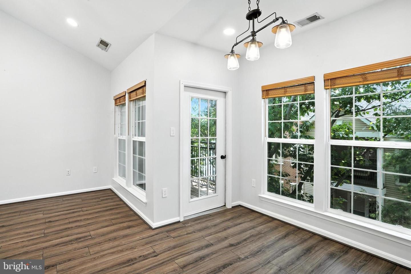 4138 FOUNTAINSIDE LN #A302, FAIRFAX, Virginia 22030, 3 Bedrooms Bedrooms, ,2 BathroomsBathrooms,Residential,For sale,4138 FOUNTAINSIDE LN #A302,VAFX2258158 MLS # VAFX2258158