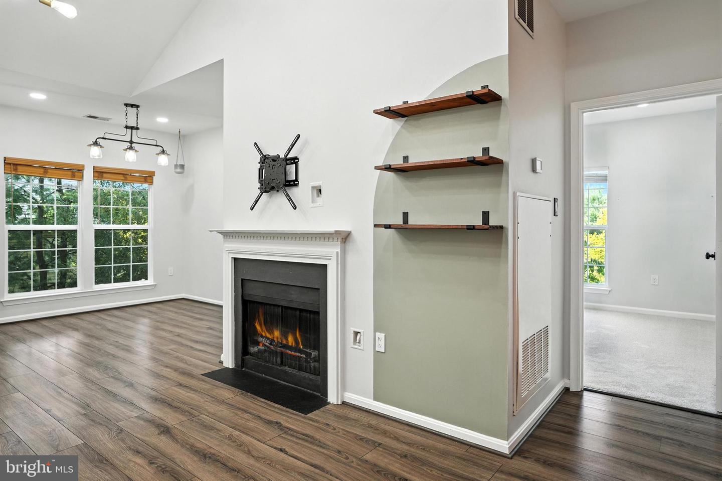 4138 FOUNTAINSIDE LN #A302, FAIRFAX, Virginia 22030, 3 Bedrooms Bedrooms, ,2 BathroomsBathrooms,Residential,For sale,4138 FOUNTAINSIDE LN #A302,VAFX2258158 MLS # VAFX2258158