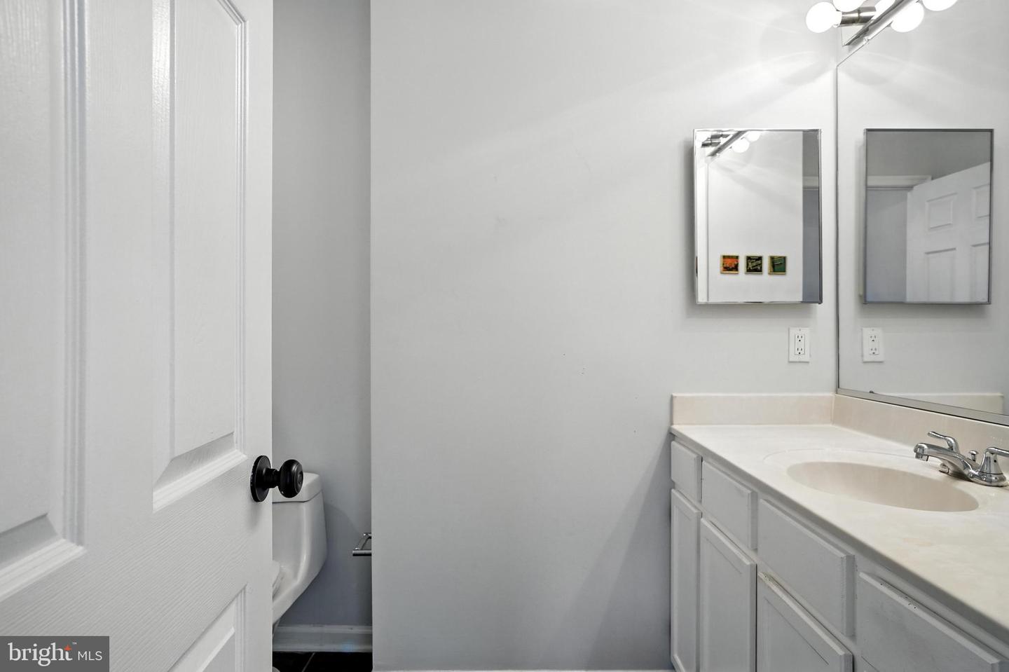 4138 FOUNTAINSIDE LN #A302, FAIRFAX, Virginia 22030, 3 Bedrooms Bedrooms, ,2 BathroomsBathrooms,Residential,For sale,4138 FOUNTAINSIDE LN #A302,VAFX2258158 MLS # VAFX2258158
