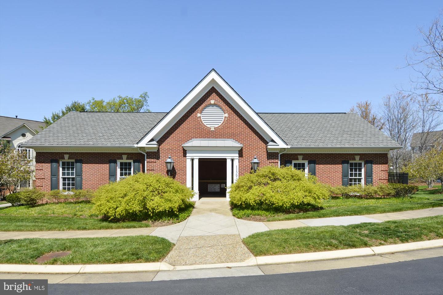 4138 FOUNTAINSIDE LN #A302, FAIRFAX, Virginia 22030, 3 Bedrooms Bedrooms, ,2 BathroomsBathrooms,Residential,For sale,4138 FOUNTAINSIDE LN #A302,VAFX2258158 MLS # VAFX2258158