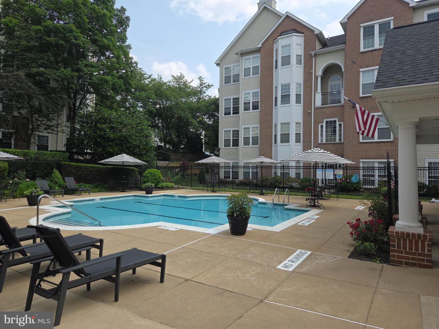 4138 FOUNTAINSIDE LN #A302, FAIRFAX, Virginia 22030, 3 Bedrooms Bedrooms, ,2 BathroomsBathrooms,Residential,For sale,4138 FOUNTAINSIDE LN #A302,VAFX2258158 MLS # VAFX2258158