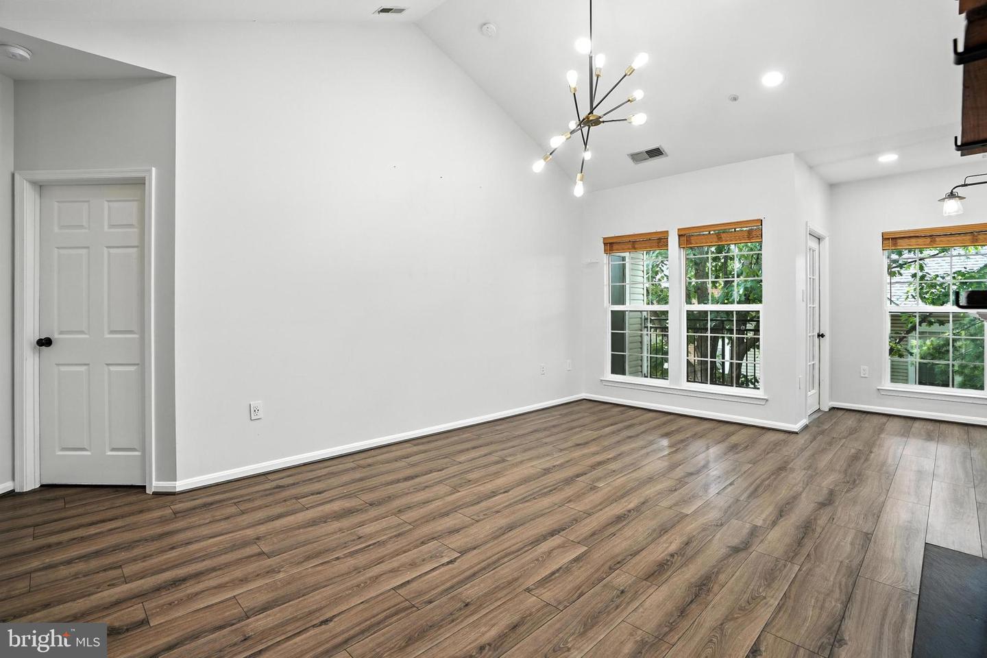 4138 FOUNTAINSIDE LN #A302, FAIRFAX, Virginia 22030, 3 Bedrooms Bedrooms, ,2 BathroomsBathrooms,Residential,For sale,4138 FOUNTAINSIDE LN #A302,VAFX2258158 MLS # VAFX2258158