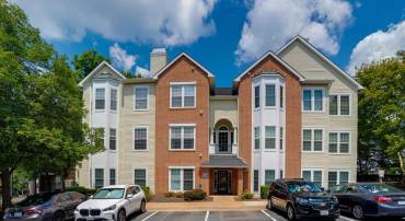 4138 FOUNTAINSIDE LN #A302, FAIRFAX, Virginia 22030, 3 Bedrooms Bedrooms, ,2 BathroomsBathrooms,Residential,For sale,4138 FOUNTAINSIDE LN #A302,VAFX2258158 MLS # VAFX2258158
