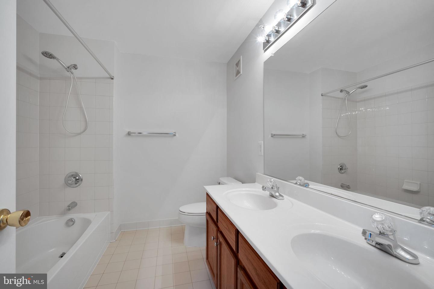 15504 JOHN DISKIN CIR #18, WOODBRIDGE, Virginia 22191, 3 Bedrooms Bedrooms, ,2 BathroomsBathrooms,Residential,For sale,15504 JOHN DISKIN CIR #18,VAPW2100238 MLS # VAPW2100238