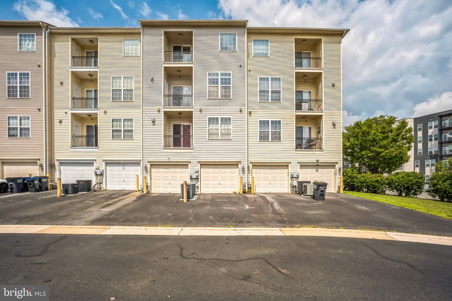 15504 JOHN DISKIN CIR #18, WOODBRIDGE, Virginia 22191, 3 Bedrooms Bedrooms, ,2 BathroomsBathrooms,Residential,For sale,15504 JOHN DISKIN CIR #18,VAPW2100238 MLS # VAPW2100238
