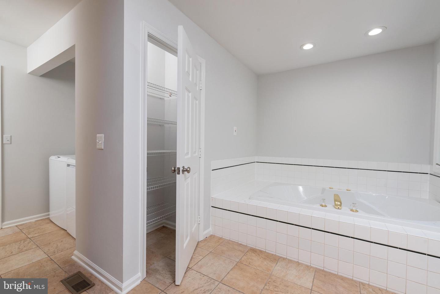 45 TALL OAKS CT, KESWICK, Virginia 22947, 3 Bedrooms Bedrooms, ,2 BathroomsBathrooms,Residential,For sale,45 TALL OAKS CT,VAFN2000484 MLS # VAFN2000484