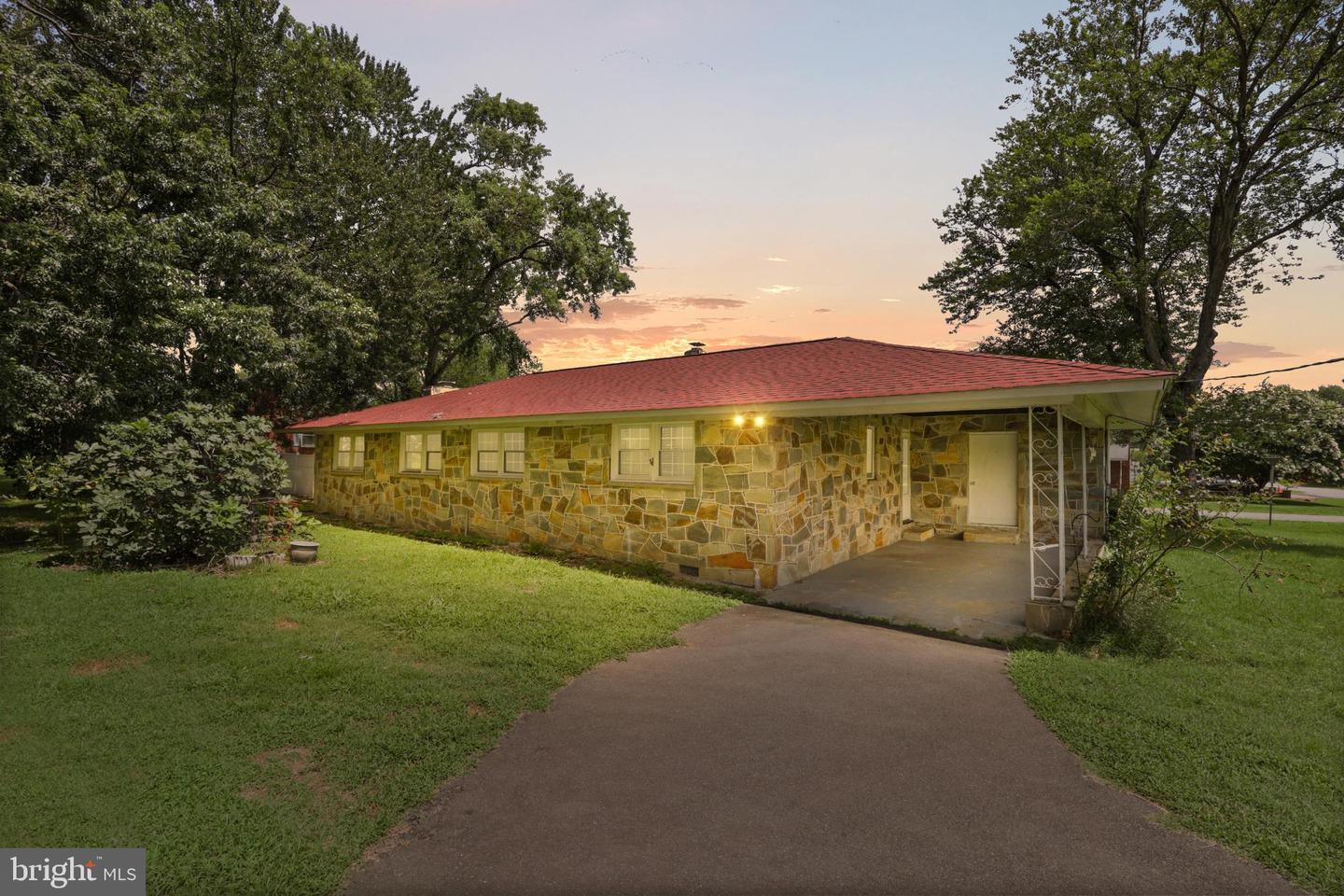 801 CULPEPER ST, FREDERICKSBURG, Virginia 22405, 3 Bedrooms Bedrooms, 5 Rooms Rooms,1 BathroomBathrooms,Residential,For sale,801 CULPEPER ST,VAST2041328 MLS # VAST2041328