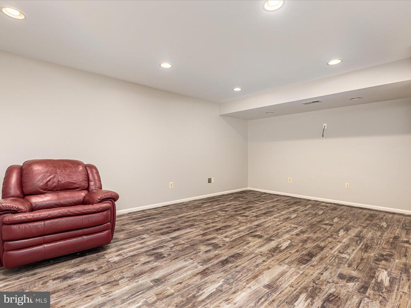 20607 WOODMERE CT, STERLING, Virginia 20165, 4 Bedrooms Bedrooms, 19 Rooms Rooms,3 BathroomsBathrooms,Residential,For sale,20607 WOODMERE CT,VALO2103368 MLS # VALO2103368