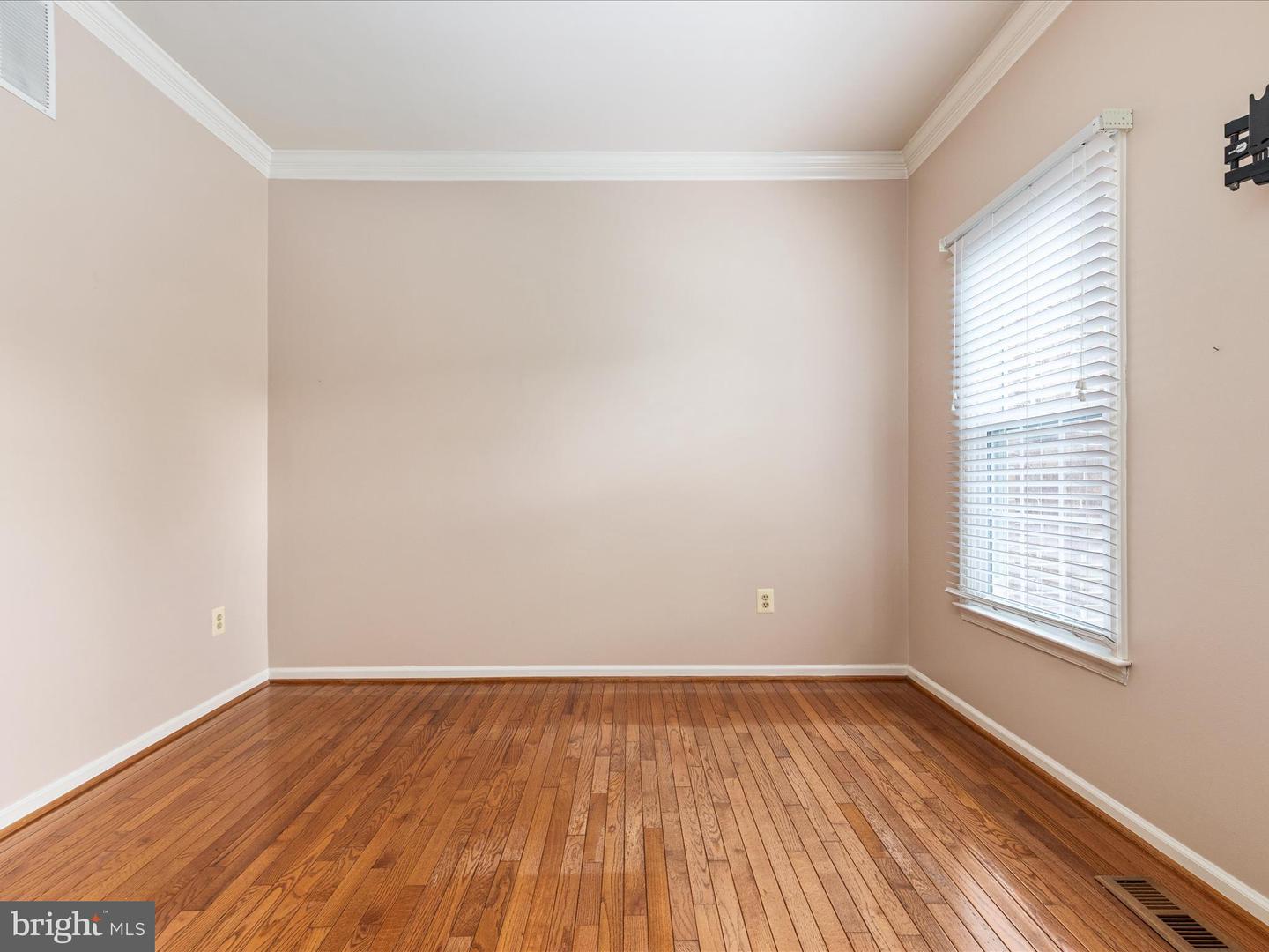 20607 WOODMERE CT, STERLING, Virginia 20165, 4 Bedrooms Bedrooms, 19 Rooms Rooms,3 BathroomsBathrooms,Residential,For sale,20607 WOODMERE CT,VALO2103368 MLS # VALO2103368