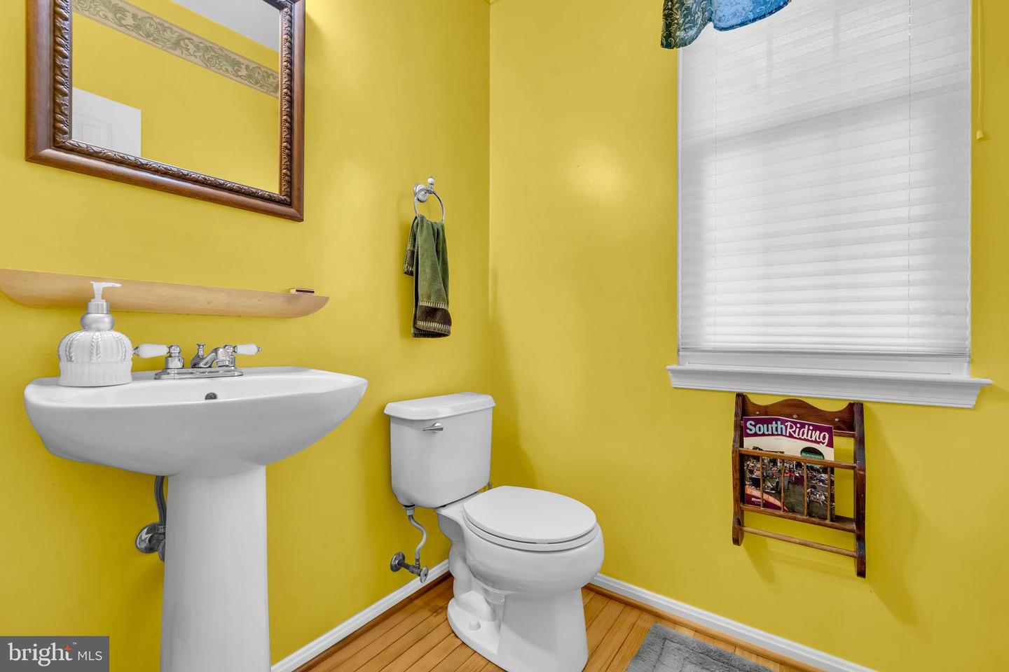 43332 BURKE DALE ST, CHANTILLY, Virginia 20152, 4 Bedrooms Bedrooms, ,3 BathroomsBathrooms,Residential,For sale,43332 BURKE DALE ST,VALO2103374 MLS # VALO2103374