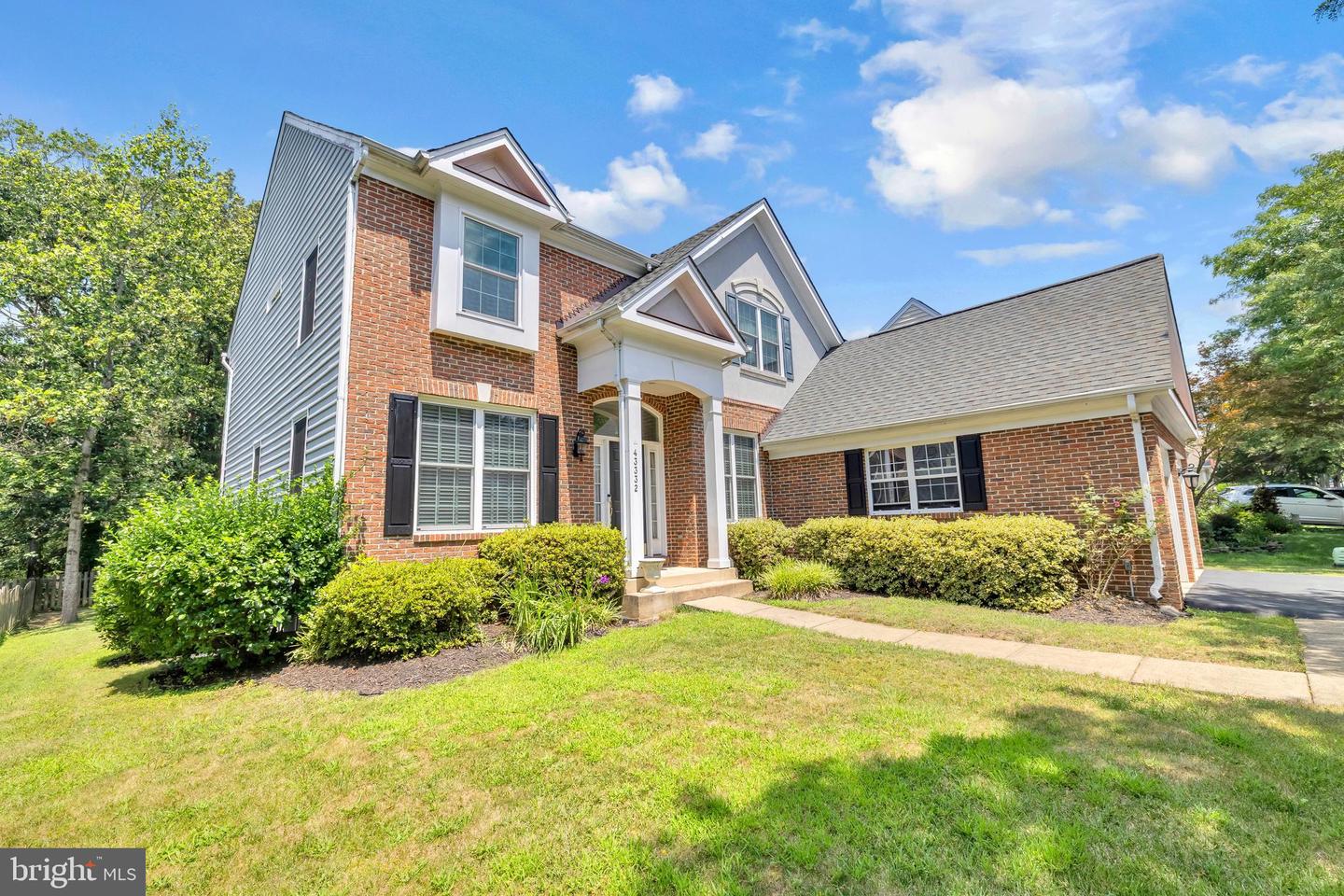 43332 BURKE DALE ST, CHANTILLY, Virginia 20152, 4 Bedrooms Bedrooms, ,3 BathroomsBathrooms,Residential,For sale,43332 BURKE DALE ST,VALO2103374 MLS # VALO2103374