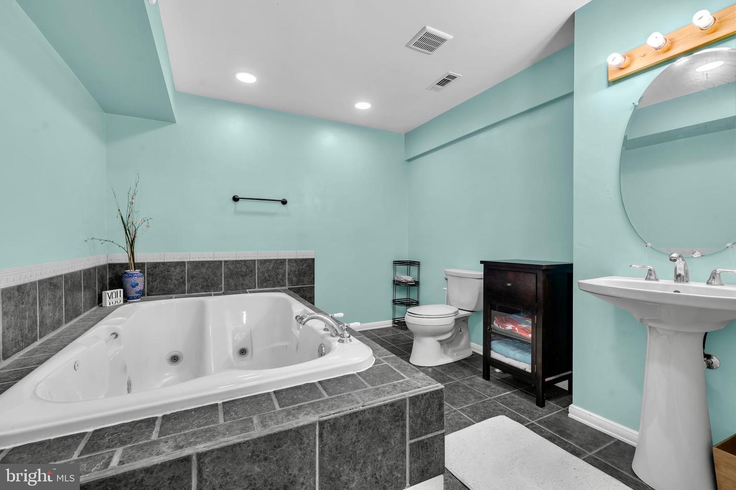 43332 BURKE DALE ST, CHANTILLY, Virginia 20152, 4 Bedrooms Bedrooms, ,3 BathroomsBathrooms,Residential,For sale,43332 BURKE DALE ST,VALO2103374 MLS # VALO2103374