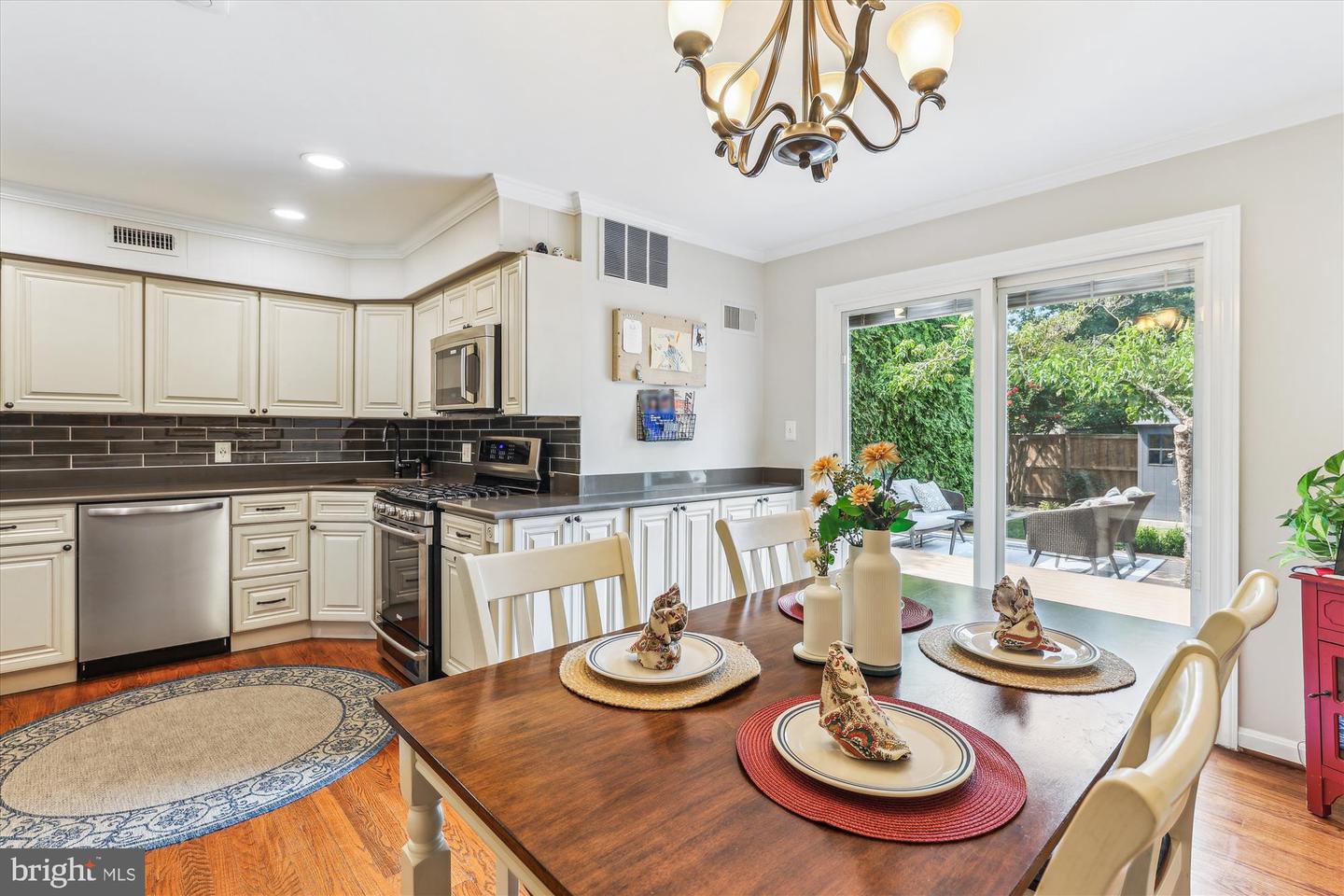 204 E CUSTIS, ALEXANDRIA, Virginia 22301, 3 Bedrooms Bedrooms, ,1 BathroomBathrooms,Residential,For sale,204 E CUSTIS,VAAX2048016 MLS # VAAX2048016