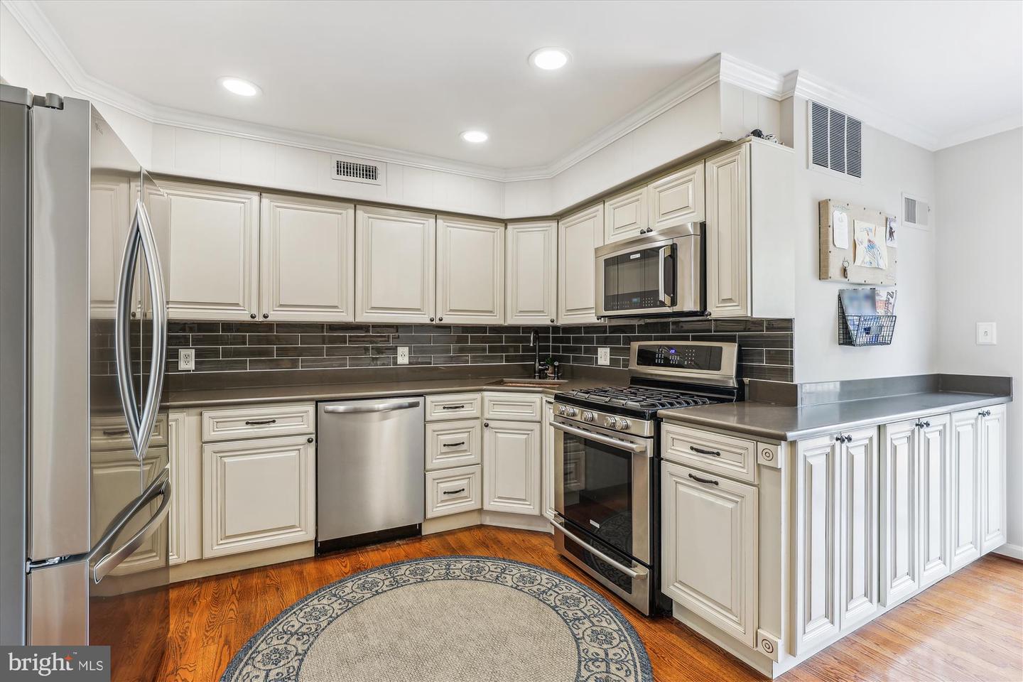 204 E CUSTIS, ALEXANDRIA, Virginia 22301, 3 Bedrooms Bedrooms, ,1 BathroomBathrooms,Residential,For sale,204 E CUSTIS,VAAX2048016 MLS # VAAX2048016
