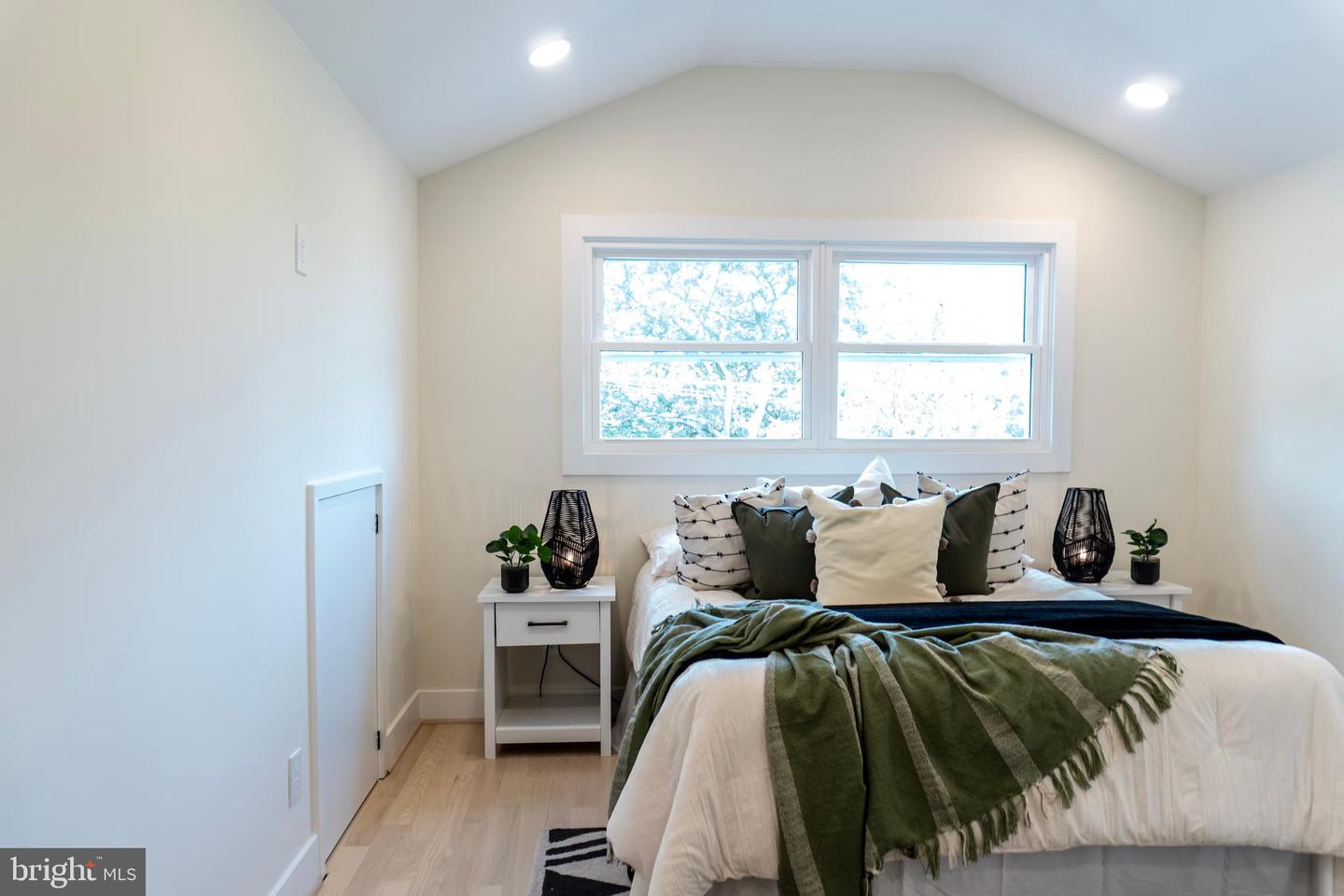 6614 EASTERN AVE NW, WASHINGTON, District Of Columbia 20012, 7 Bedrooms Bedrooms, ,4 BathroomsBathrooms,Residential,For sale,6614 EASTERN AVE NW,DCDC2212828 MLS # DCDC2212828