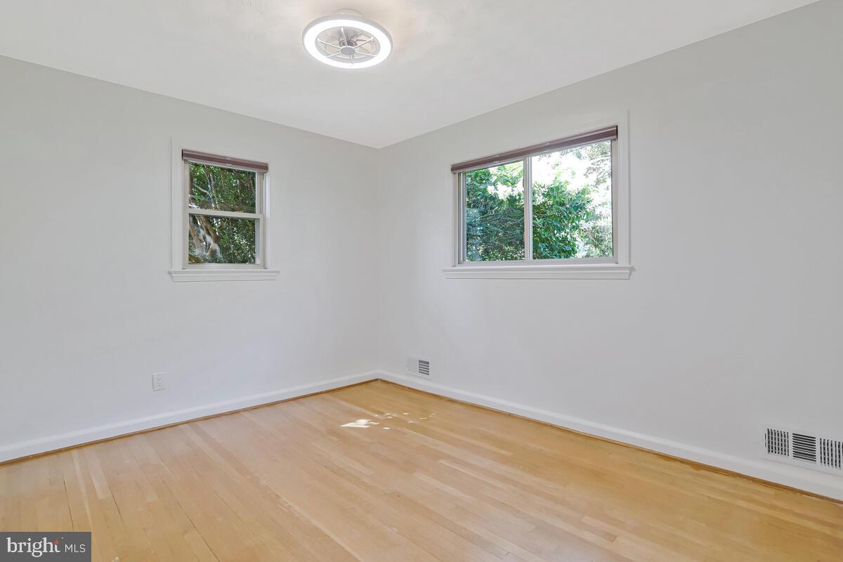 997 N SYCAMORE ST N, FALLS CHURCH, Virginia 22046, 5 Bedrooms Bedrooms, ,3 BathroomsBathrooms,Residential,For sale,997 N SYCAMORE ST N,VAFA2003166 MLS # VAFA2003166