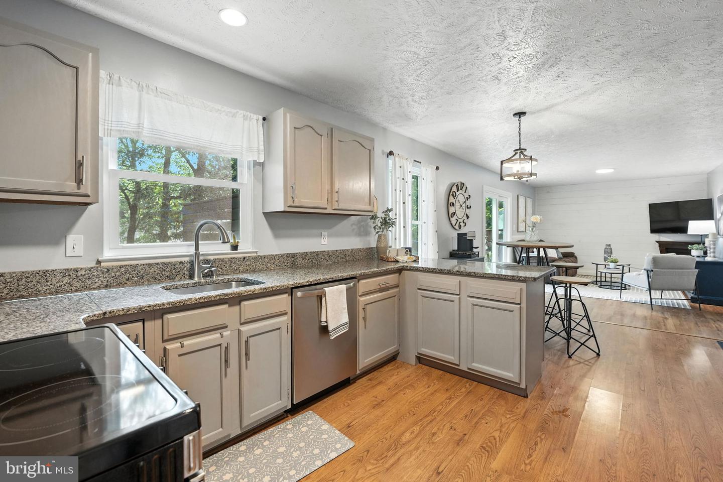 15150 HOLLEYSIDE DR, DUMFRIES, Virginia 22025, 4 Bedrooms Bedrooms, 17 Rooms Rooms,3 BathroomsBathrooms,Residential,For sale,15150 HOLLEYSIDE DR,VAPW2100408 MLS # VAPW2100408