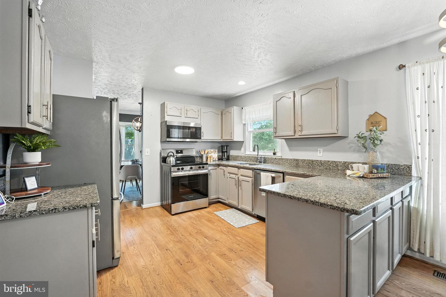 15150 HOLLEYSIDE DR, DUMFRIES, Virginia 22025, 4 Bedrooms Bedrooms, 17 Rooms Rooms,3 BathroomsBathrooms,Residential,For sale,15150 HOLLEYSIDE DR,VAPW2100408 MLS # VAPW2100408