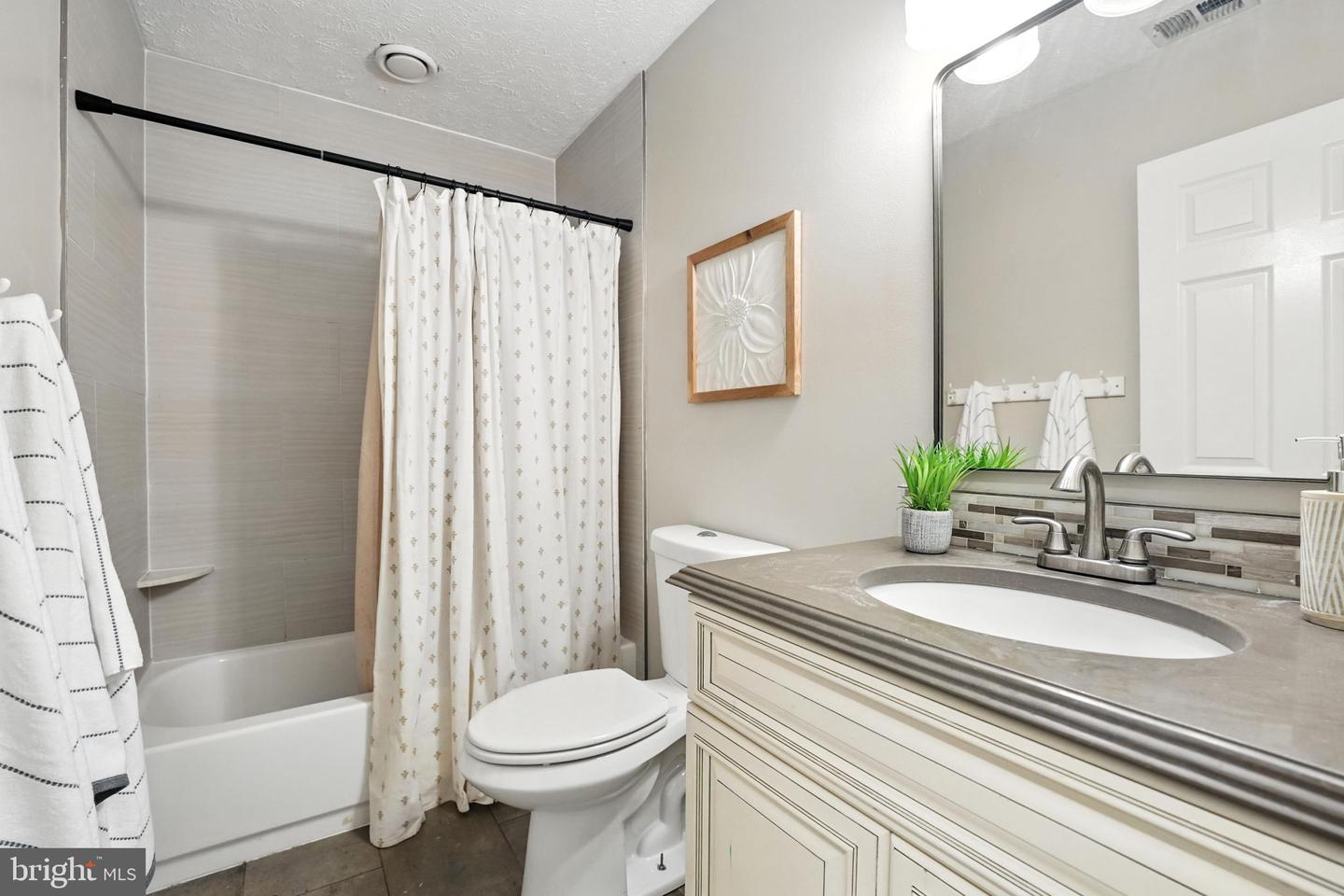 15150 HOLLEYSIDE DR, DUMFRIES, Virginia 22025, 4 Bedrooms Bedrooms, 17 Rooms Rooms,3 BathroomsBathrooms,Residential,For sale,15150 HOLLEYSIDE DR,VAPW2100408 MLS # VAPW2100408