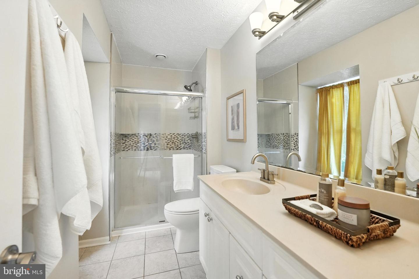 15150 HOLLEYSIDE DR, DUMFRIES, Virginia 22025, 4 Bedrooms Bedrooms, 17 Rooms Rooms,3 BathroomsBathrooms,Residential,For sale,15150 HOLLEYSIDE DR,VAPW2100408 MLS # VAPW2100408