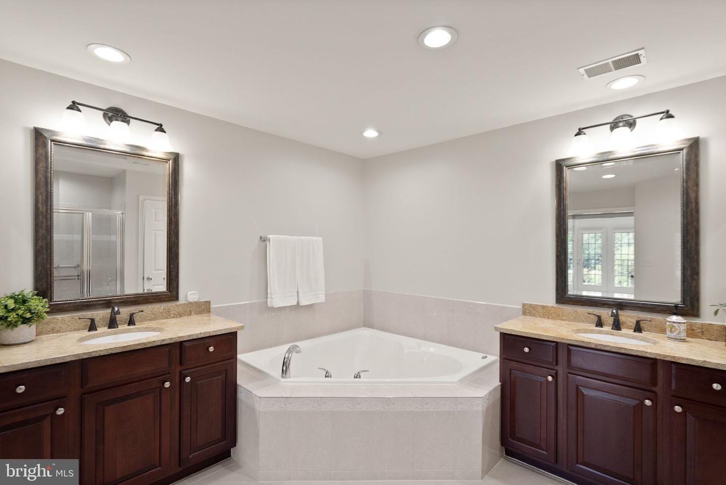 18442 LANIER ISLAND SQ, LEESBURG, Virginia 20176, 3 Bedrooms Bedrooms, ,4 BathroomsBathrooms,Residential,For sale,18442 LANIER ISLAND SQ,VALO2103566 MLS # VALO2103566