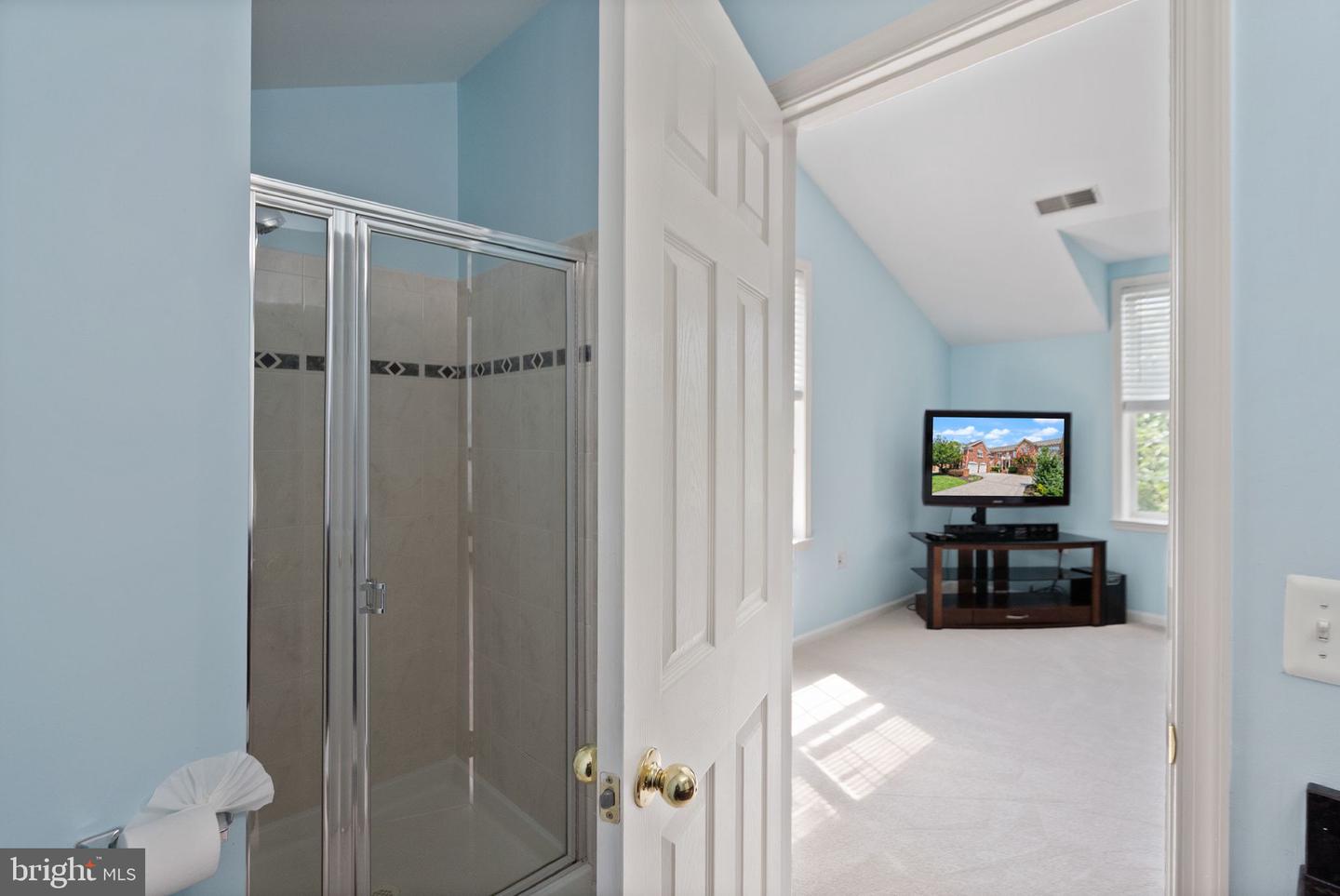 18442 LANIER ISLAND SQ, LEESBURG, Virginia 20176, 3 Bedrooms Bedrooms, ,4 BathroomsBathrooms,Residential,For sale,18442 LANIER ISLAND SQ,VALO2103566 MLS # VALO2103566
