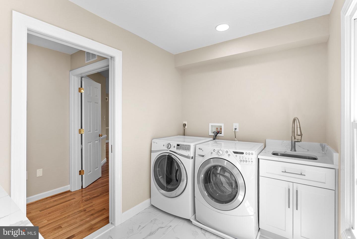 9711 BROOKSTONE LN, VIENNA, Virginia 22182, 5 Bedrooms Bedrooms, ,5 BathroomsBathrooms,Residential,For sale,9711 BROOKSTONE LN,VAFX2258608 MLS # VAFX2258608