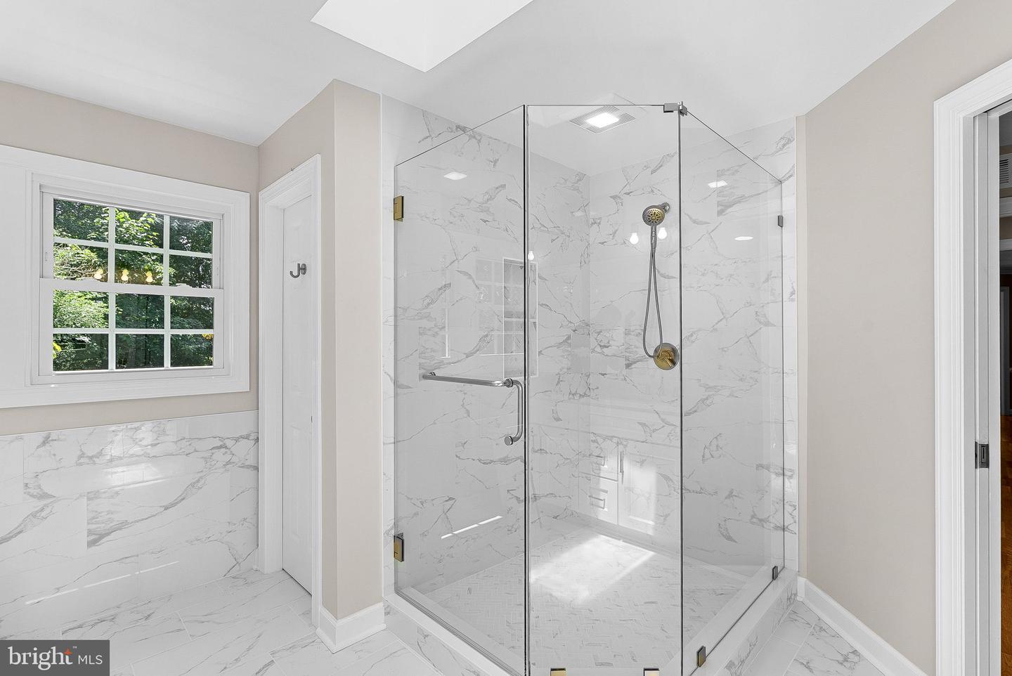 9711 BROOKSTONE LN, VIENNA, Virginia 22182, 5 Bedrooms Bedrooms, ,5 BathroomsBathrooms,Residential,For sale,9711 BROOKSTONE LN,VAFX2258608 MLS # VAFX2258608