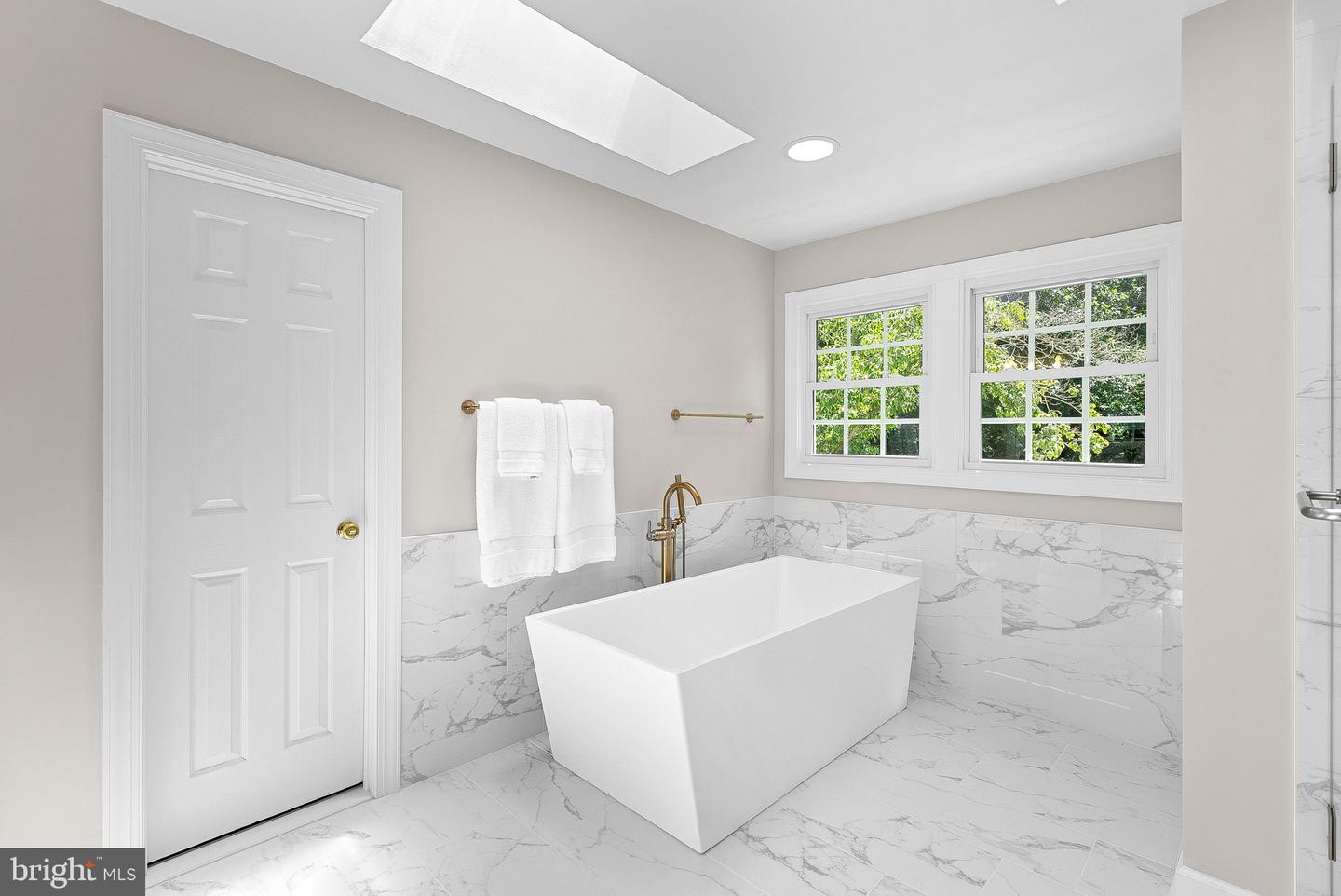 9711 BROOKSTONE LN, VIENNA, Virginia 22182, 5 Bedrooms Bedrooms, ,5 BathroomsBathrooms,Residential,For sale,9711 BROOKSTONE LN,VAFX2258608 MLS # VAFX2258608