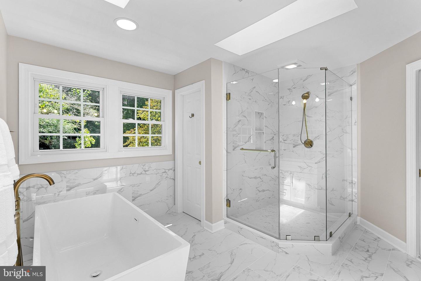 9711 BROOKSTONE LN, VIENNA, Virginia 22182, 5 Bedrooms Bedrooms, ,5 BathroomsBathrooms,Residential,For sale,9711 BROOKSTONE LN,VAFX2258608 MLS # VAFX2258608