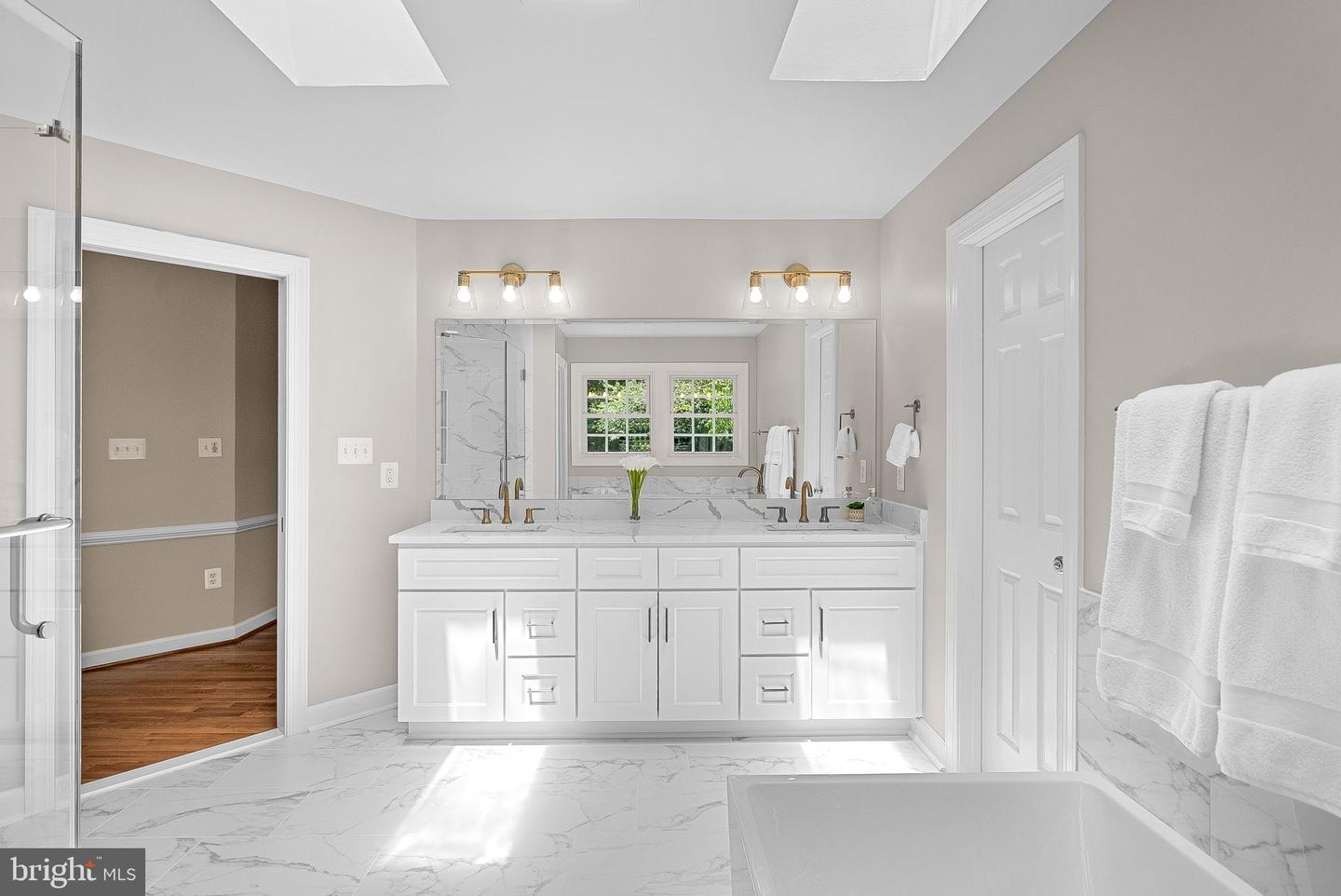 9711 BROOKSTONE LN, VIENNA, Virginia 22182, 5 Bedrooms Bedrooms, ,5 BathroomsBathrooms,Residential,For sale,9711 BROOKSTONE LN,VAFX2258608 MLS # VAFX2258608