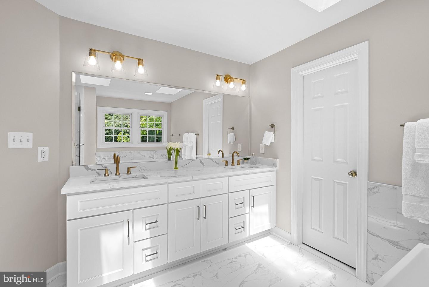 9711 BROOKSTONE LN, VIENNA, Virginia 22182, 5 Bedrooms Bedrooms, ,5 BathroomsBathrooms,Residential,For sale,9711 BROOKSTONE LN,VAFX2258608 MLS # VAFX2258608