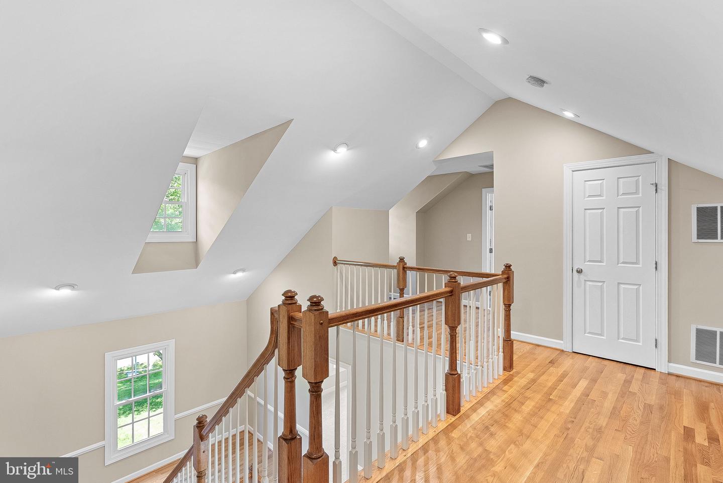 9711 BROOKSTONE LN, VIENNA, Virginia 22182, 5 Bedrooms Bedrooms, ,5 BathroomsBathrooms,Residential,For sale,9711 BROOKSTONE LN,VAFX2258608 MLS # VAFX2258608