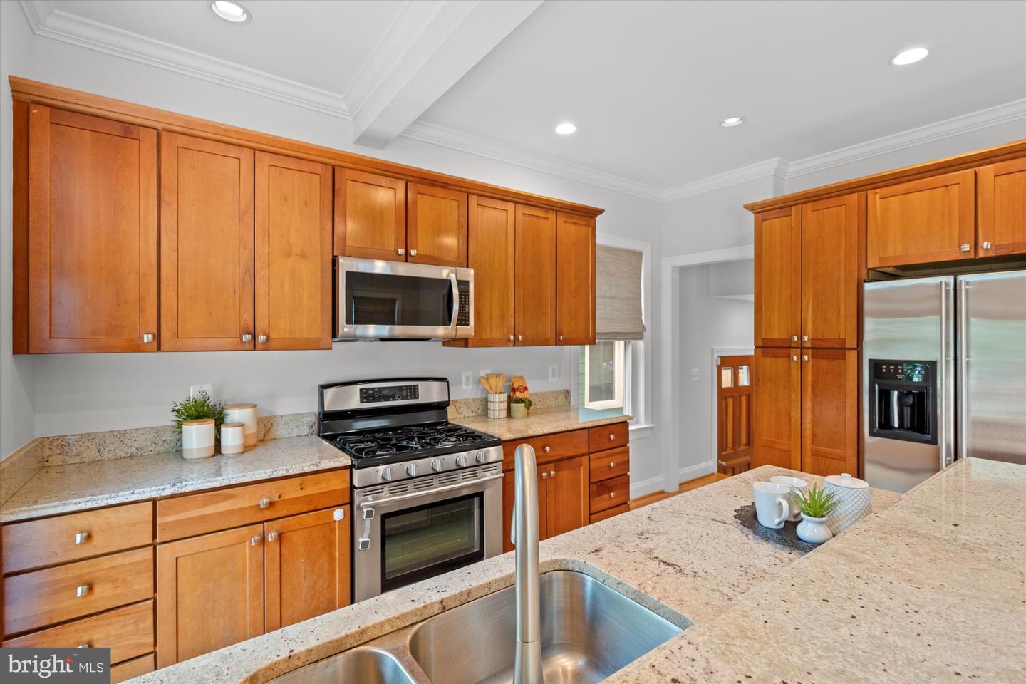 119 E CLIFFORD AVE, ALEXANDRIA, Virginia 22305, 3 Bedrooms Bedrooms, ,3 BathroomsBathrooms,Residential,For sale,119 E CLIFFORD AVE,VAAX2048086 MLS # VAAX2048086