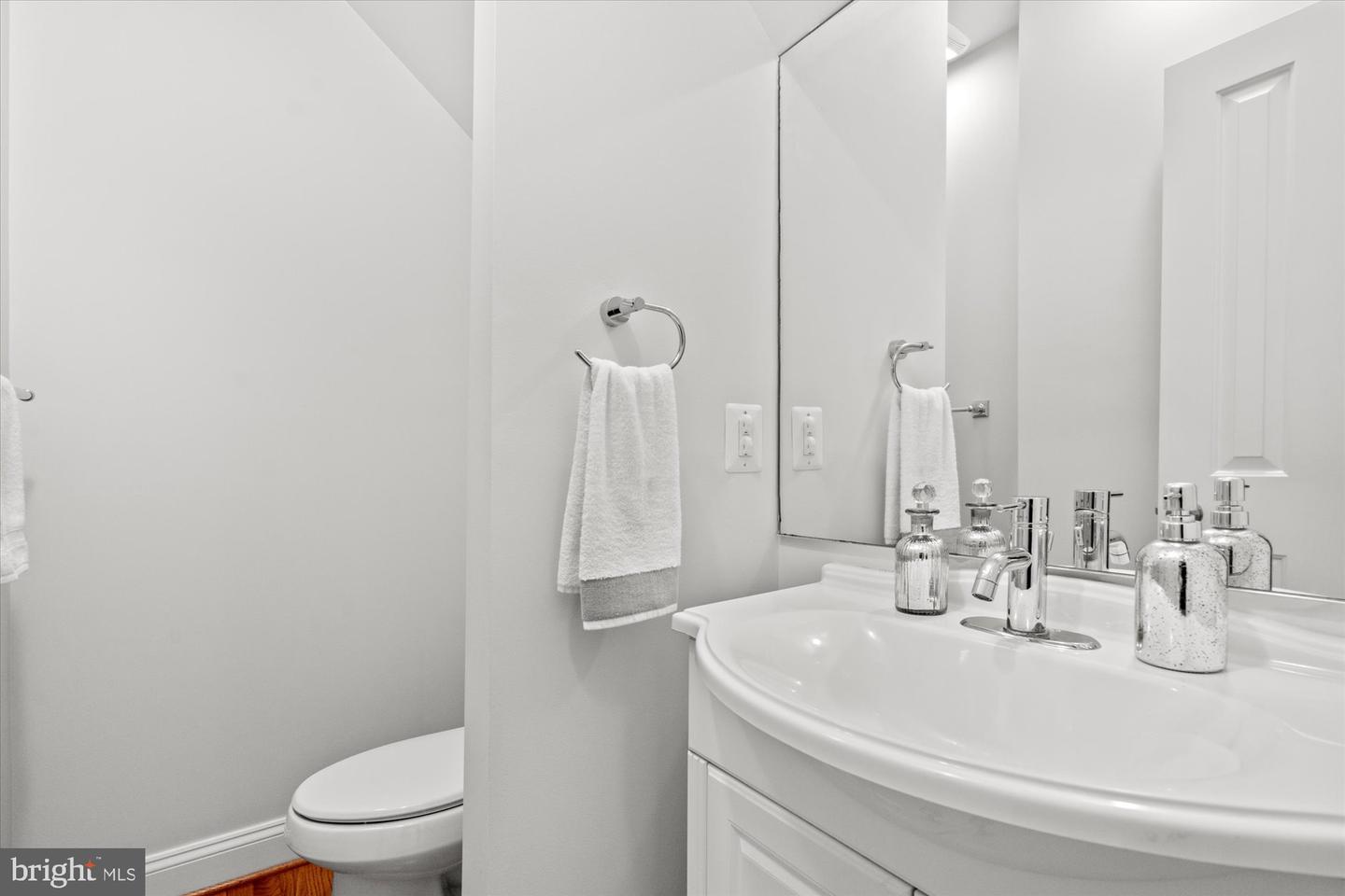 119 E CLIFFORD AVE, ALEXANDRIA, Virginia 22305, 3 Bedrooms Bedrooms, ,3 BathroomsBathrooms,Residential,For sale,119 E CLIFFORD AVE,VAAX2048086 MLS # VAAX2048086