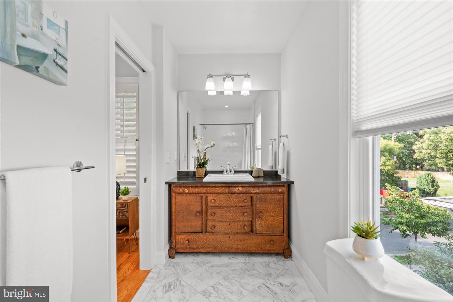 119 E CLIFFORD AVE, ALEXANDRIA, Virginia 22305, 3 Bedrooms Bedrooms, ,3 BathroomsBathrooms,Residential,For sale,119 E CLIFFORD AVE,VAAX2048086 MLS # VAAX2048086
