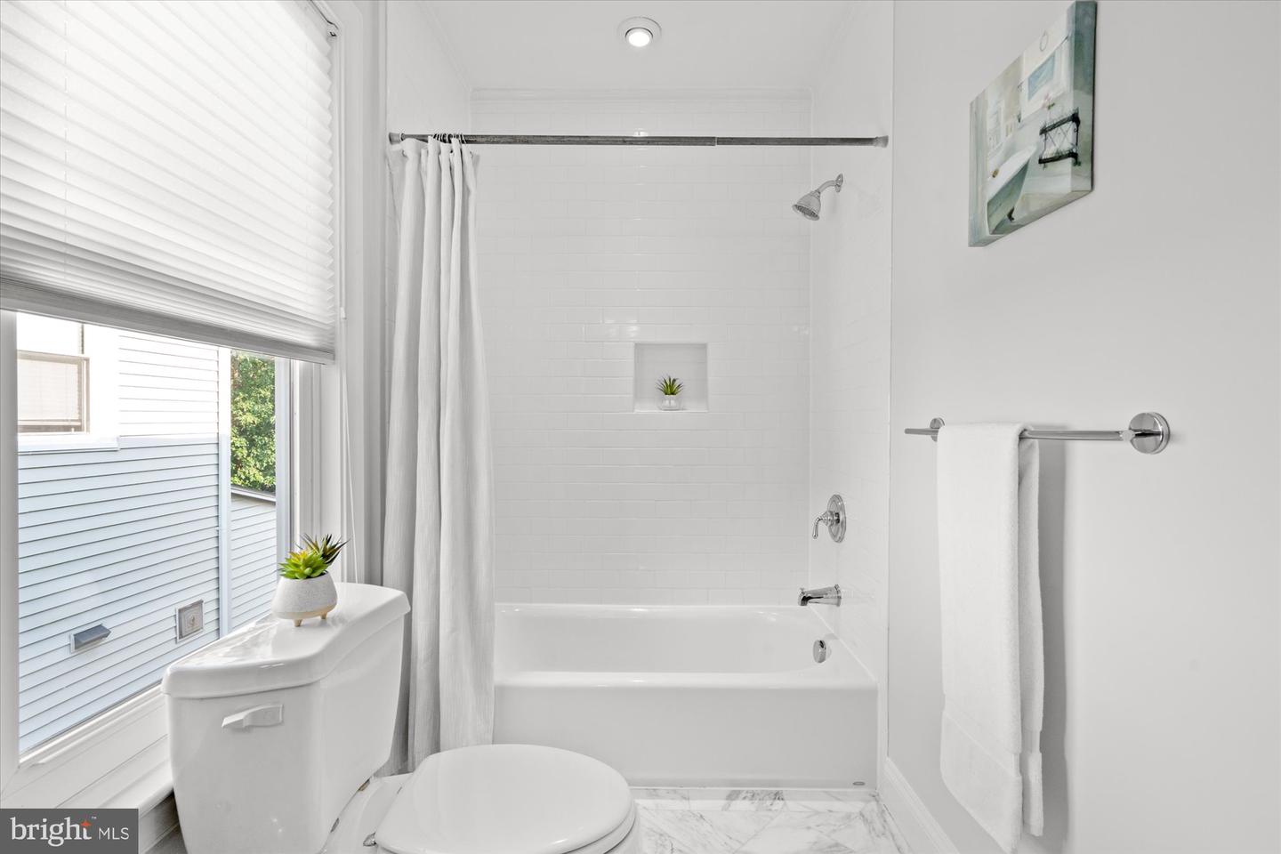 119 E CLIFFORD AVE, ALEXANDRIA, Virginia 22305, 3 Bedrooms Bedrooms, ,3 BathroomsBathrooms,Residential,For sale,119 E CLIFFORD AVE,VAAX2048086 MLS # VAAX2048086