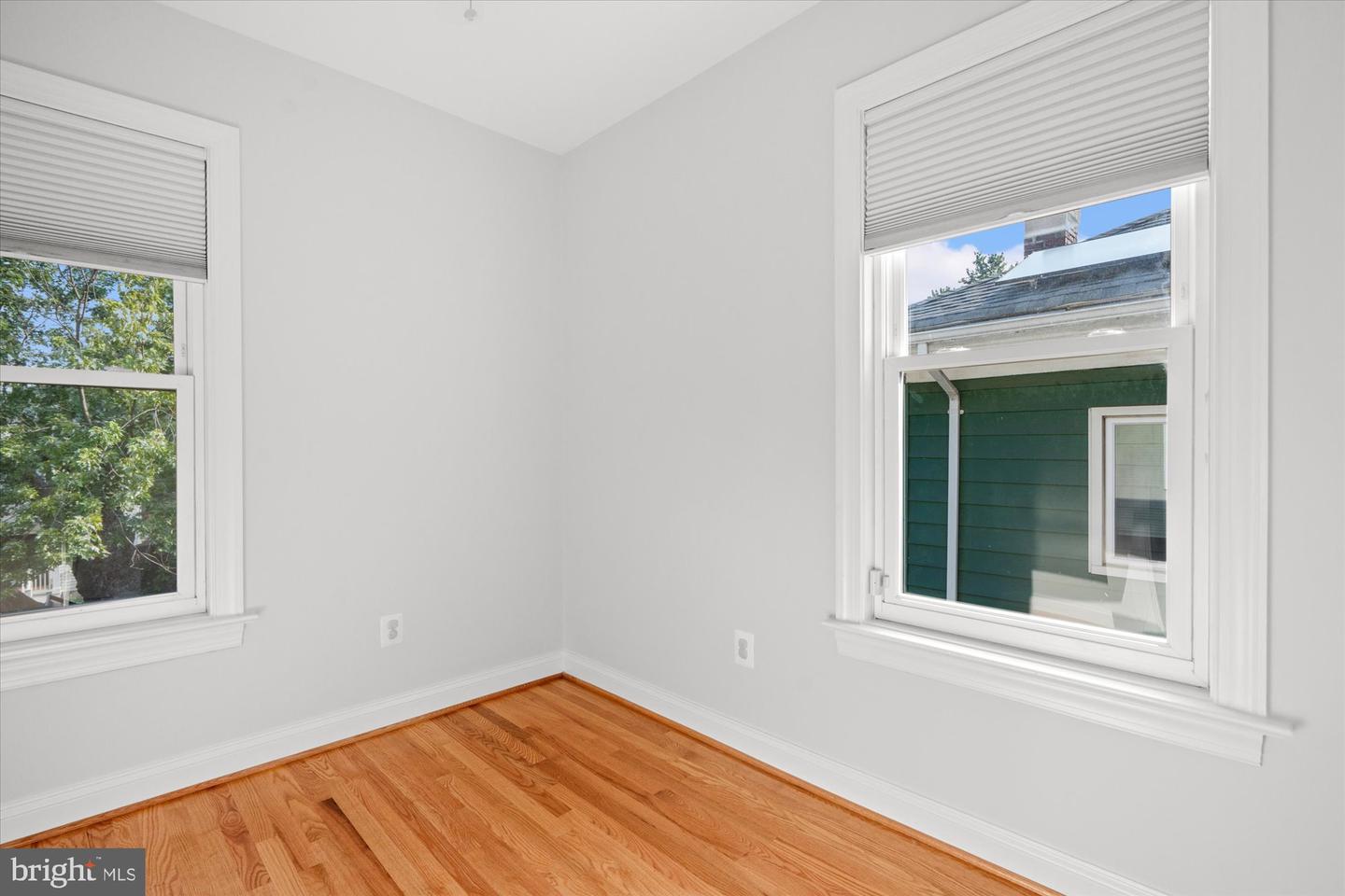 119 E CLIFFORD AVE, ALEXANDRIA, Virginia 22305, 3 Bedrooms Bedrooms, ,3 BathroomsBathrooms,Residential,For sale,119 E CLIFFORD AVE,VAAX2048086 MLS # VAAX2048086