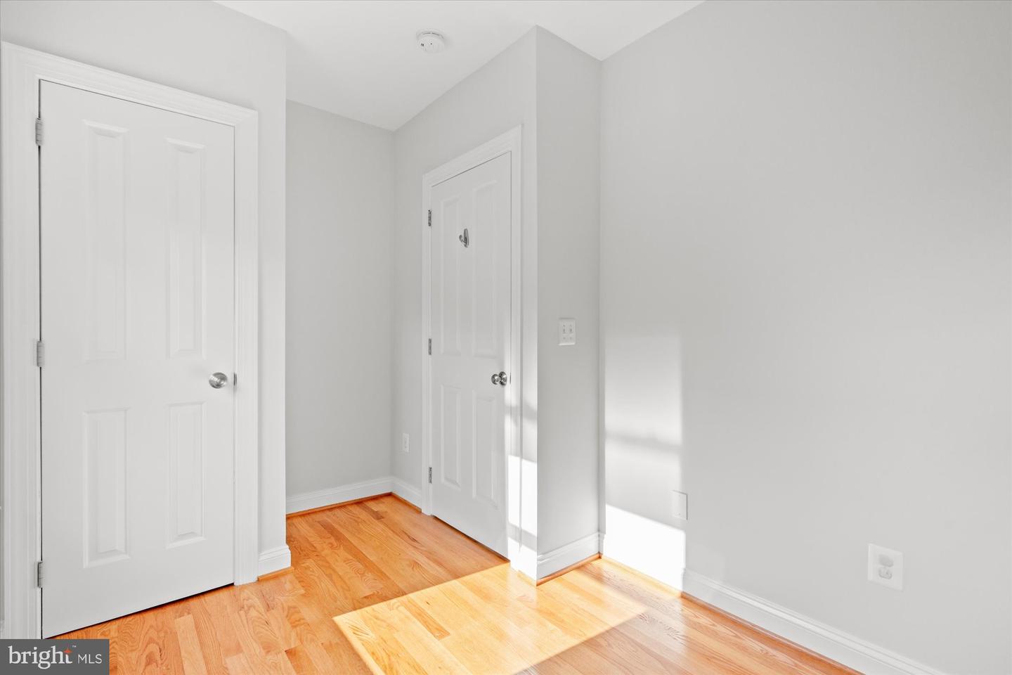 119 E CLIFFORD AVE, ALEXANDRIA, Virginia 22305, 3 Bedrooms Bedrooms, ,3 BathroomsBathrooms,Residential,For sale,119 E CLIFFORD AVE,VAAX2048086 MLS # VAAX2048086