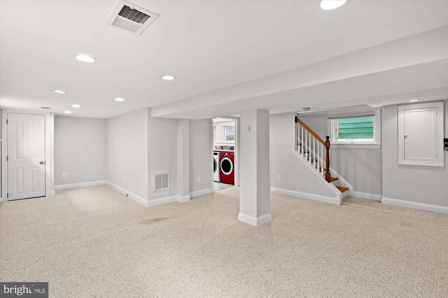 119 E CLIFFORD AVE, ALEXANDRIA, Virginia 22305, 3 Bedrooms Bedrooms, ,3 BathroomsBathrooms,Residential,For sale,119 E CLIFFORD AVE,VAAX2048086 MLS # VAAX2048086