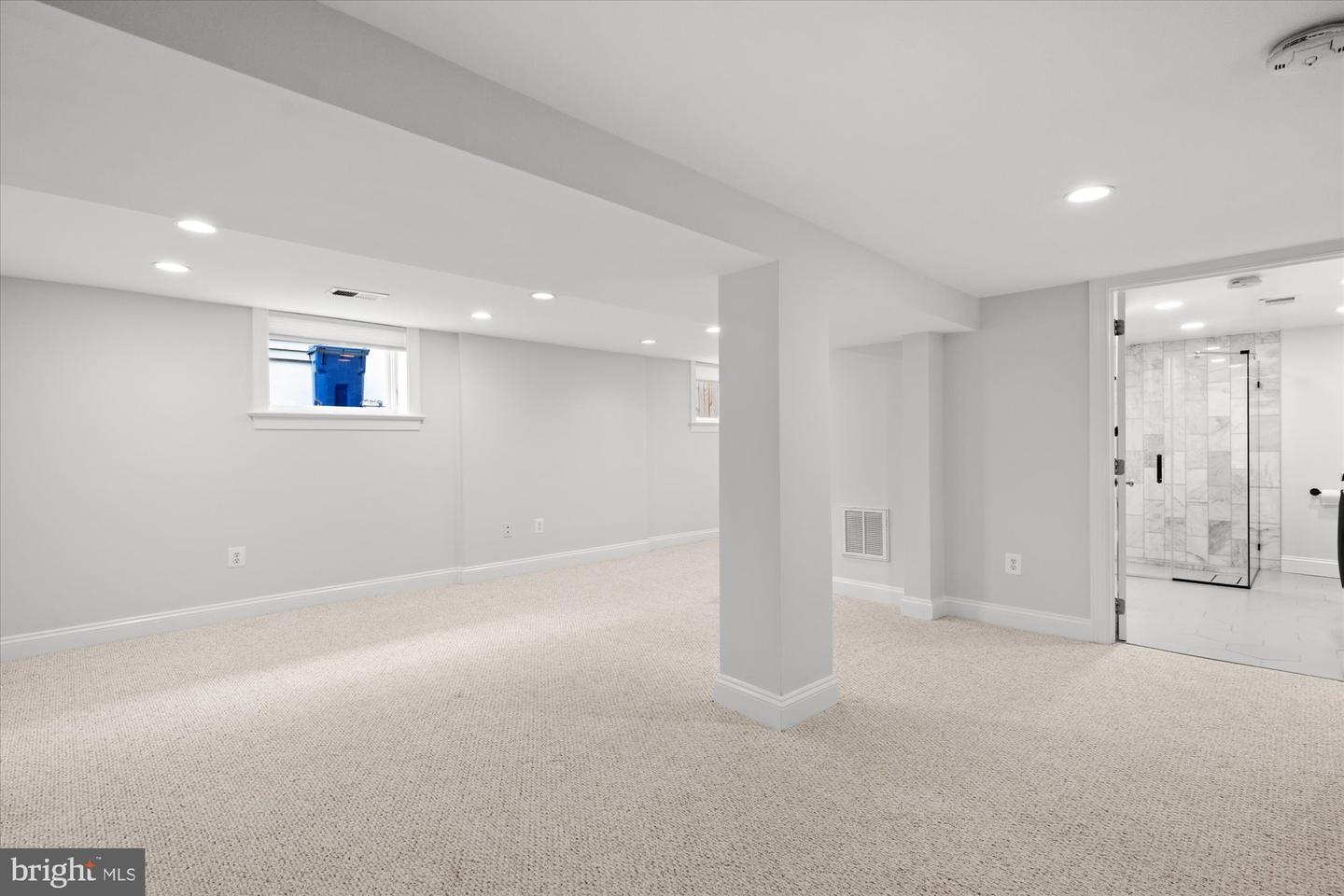 119 E CLIFFORD AVE, ALEXANDRIA, Virginia 22305, 3 Bedrooms Bedrooms, ,3 BathroomsBathrooms,Residential,For sale,119 E CLIFFORD AVE,VAAX2048086 MLS # VAAX2048086